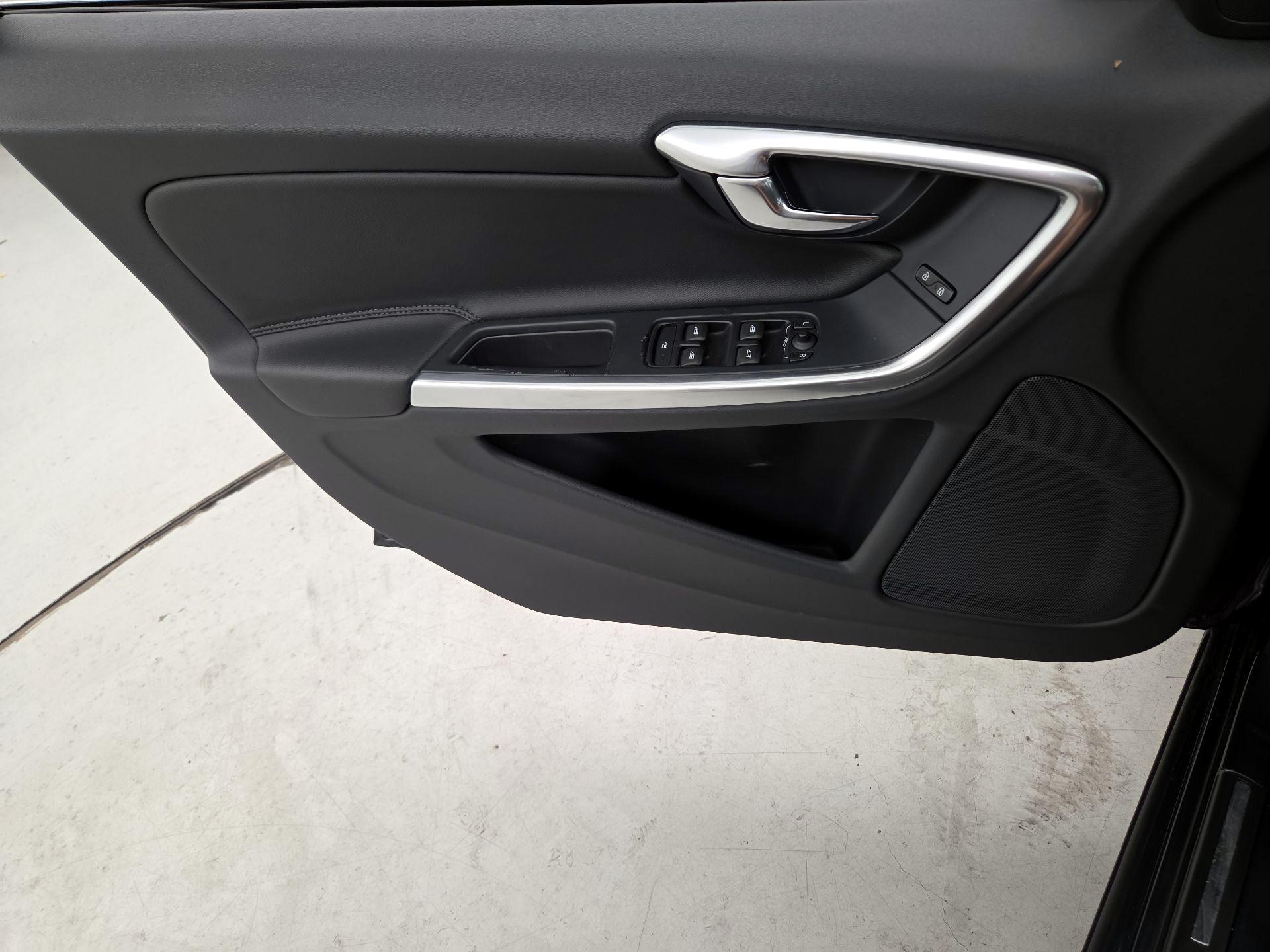 Thumbnail: 2015 Volvo S60 - 12