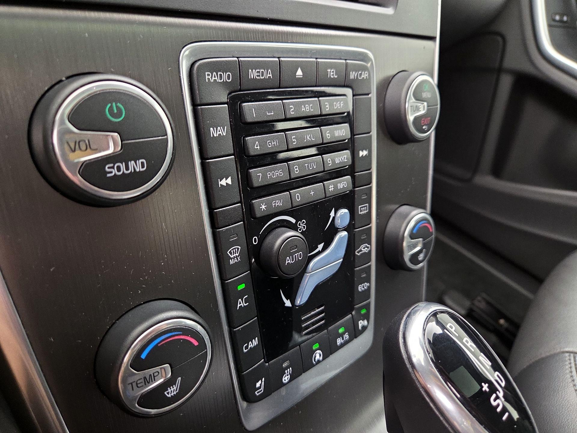 Thumbnail: 2015 Volvo S60 - 17