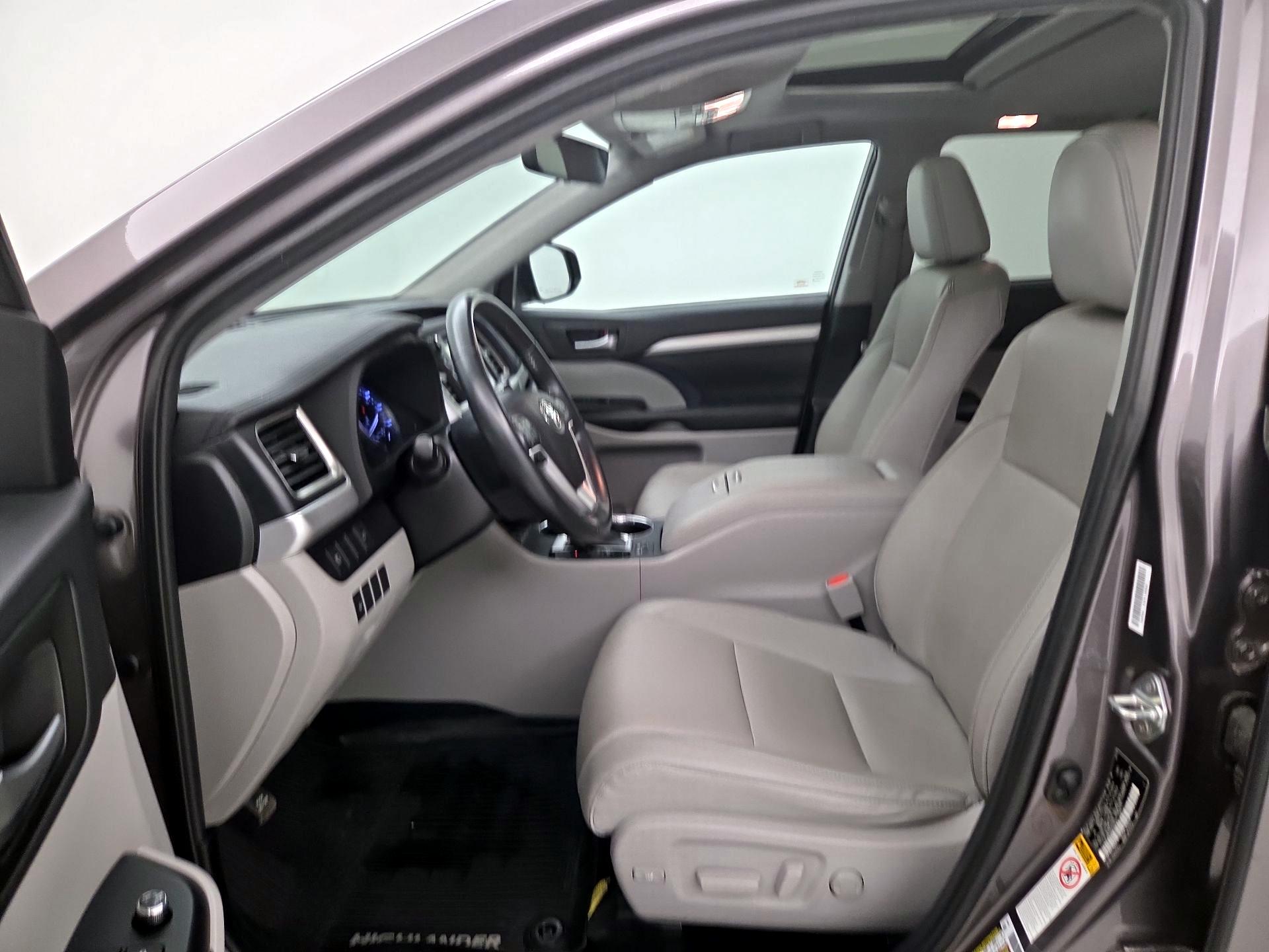 Thumbnail: 2019 Toyota Highlander - 11