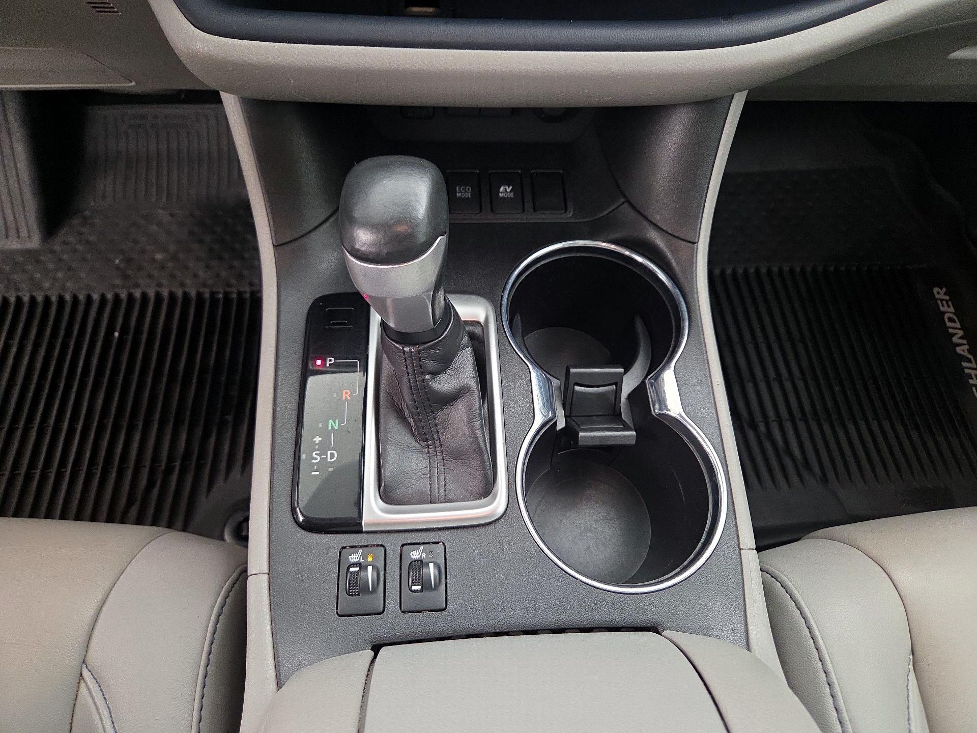 Thumbnail: 2019 Toyota Highlander - 17