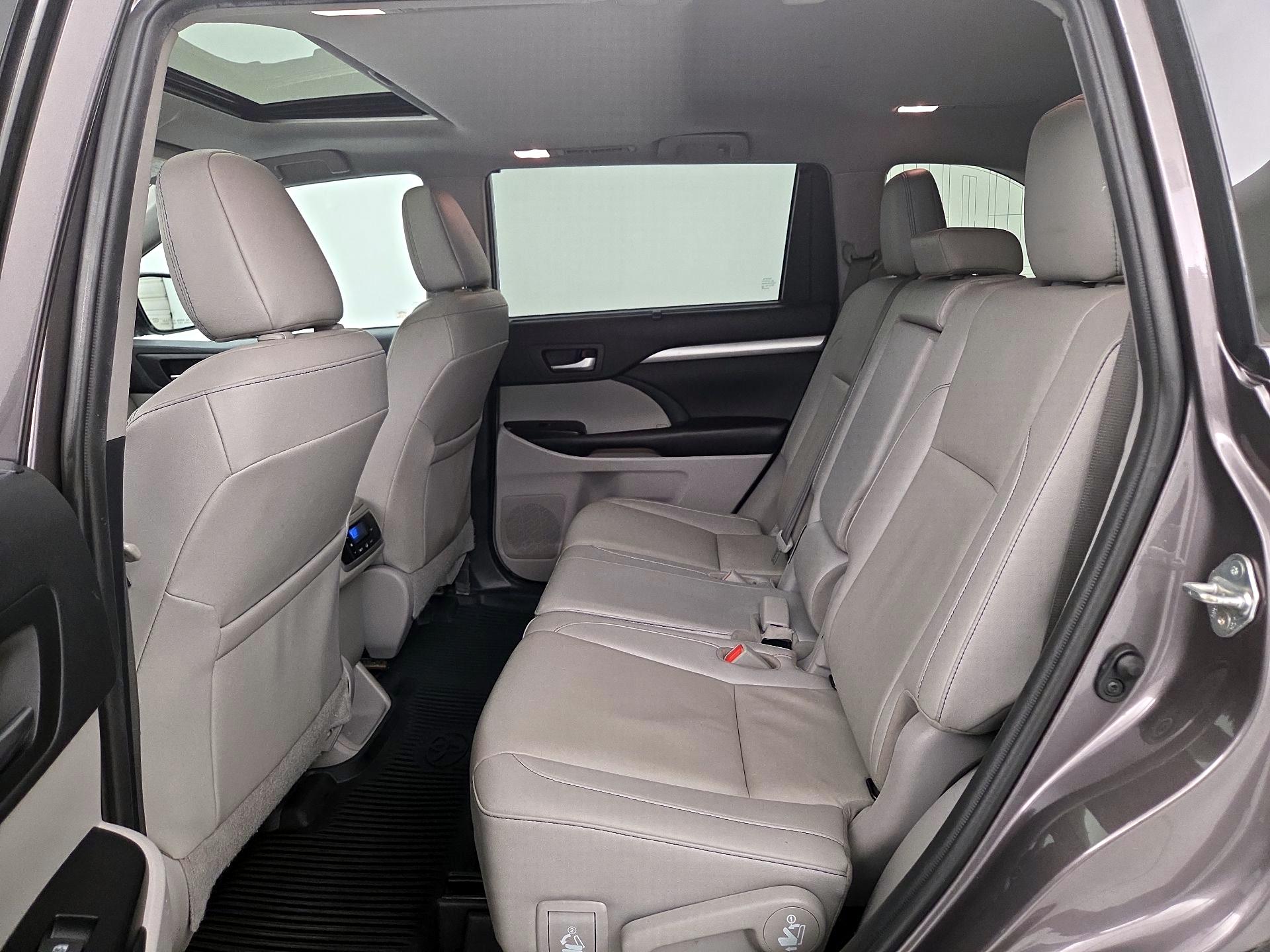 Thumbnail: 2019 Toyota Highlander - 20