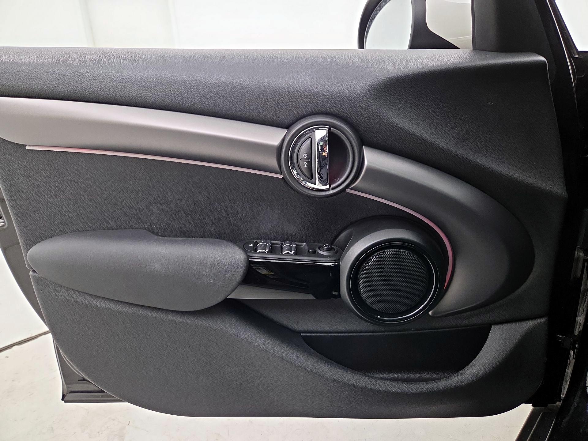 Thumbnail: 2022 MINI Cooper Hardtop - 12