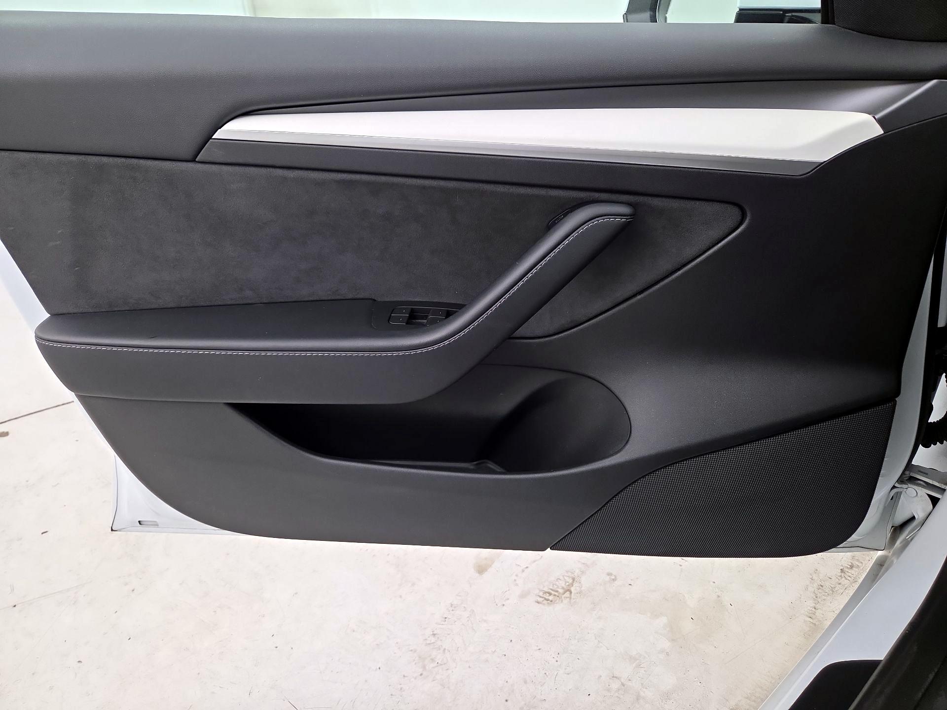 Thumbnail: 2022 Tesla Model 3 - 12