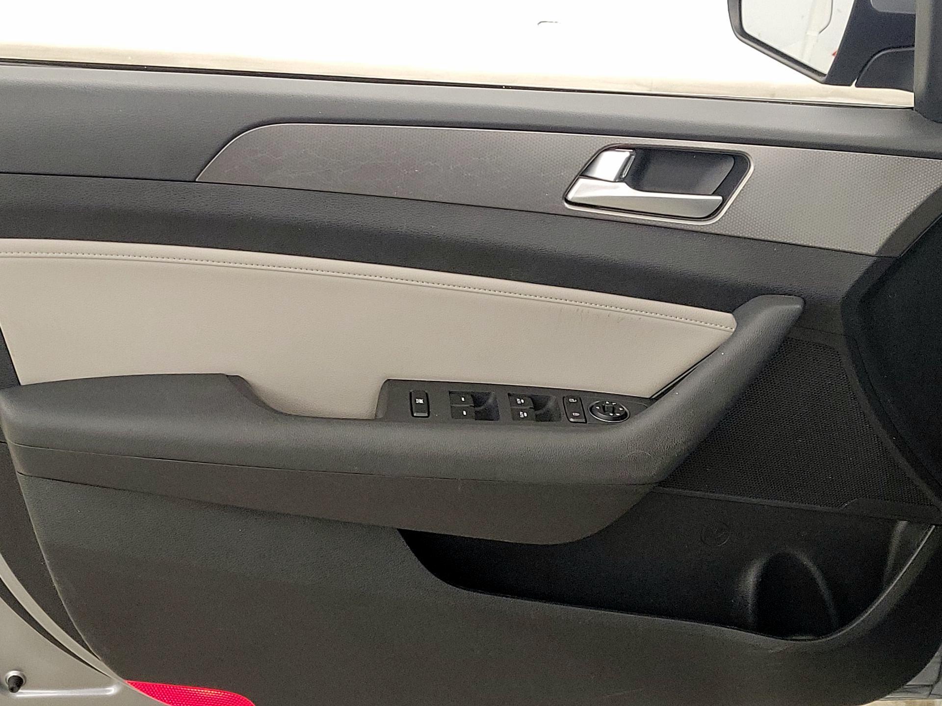 Thumbnail: 2015 Hyundai Sonata - 12