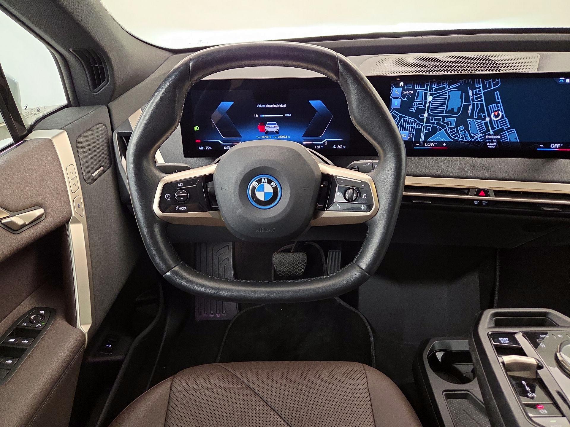 Thumbnail: 2022 BMW iX - 10