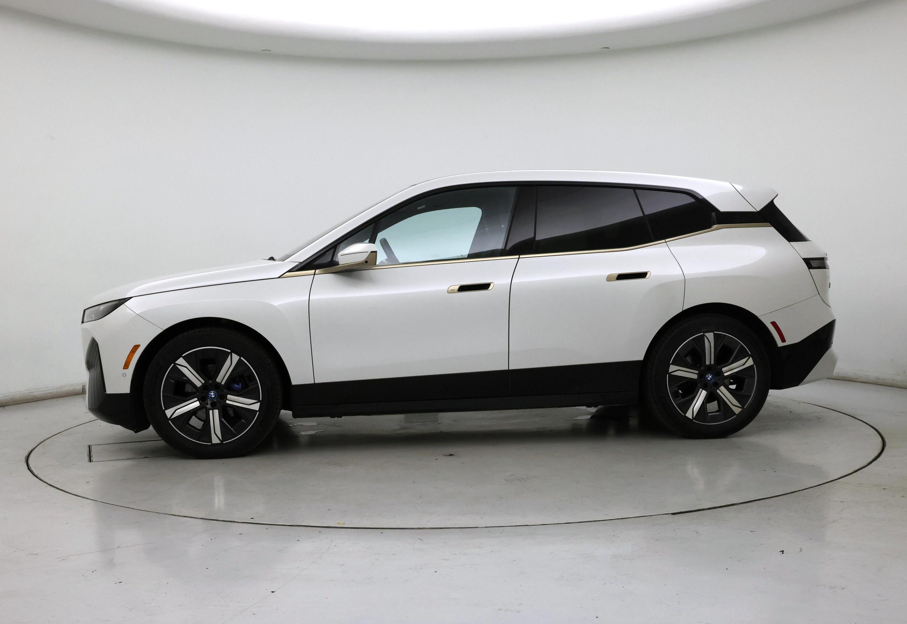 Thumbnail: 2022 BMW iX - 3