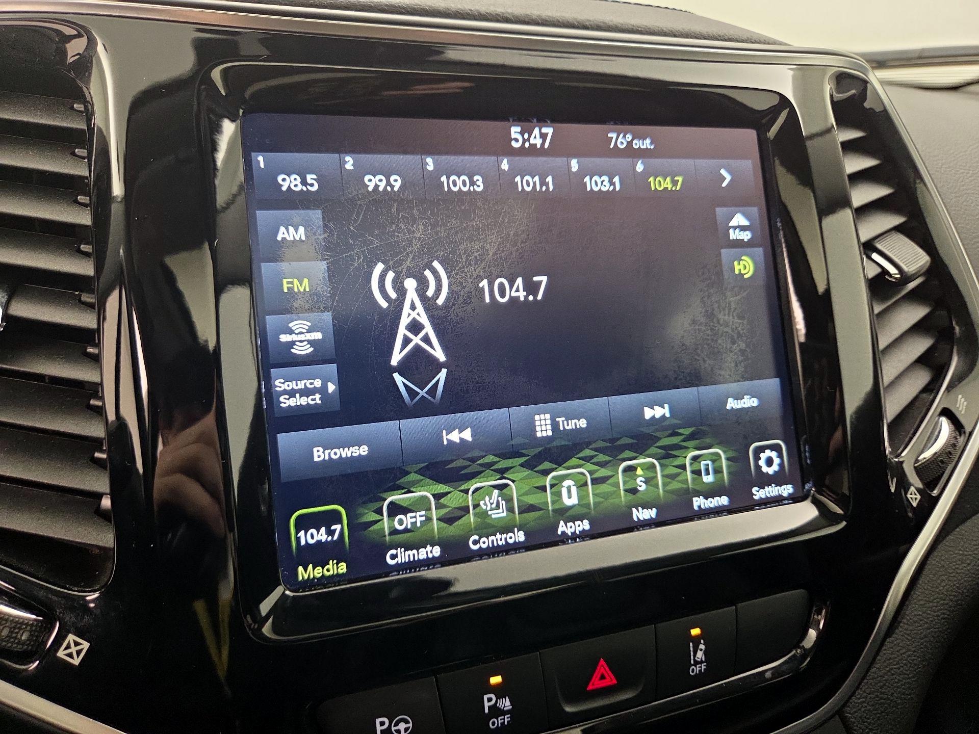 Thumbnail: 2020 Jeep Cherokee - 16