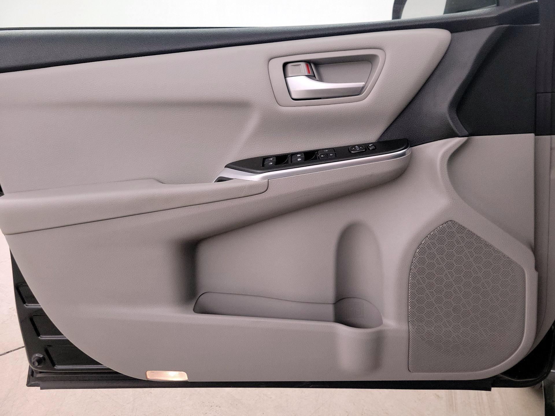 Thumbnail: 2017 Toyota Camry - 12