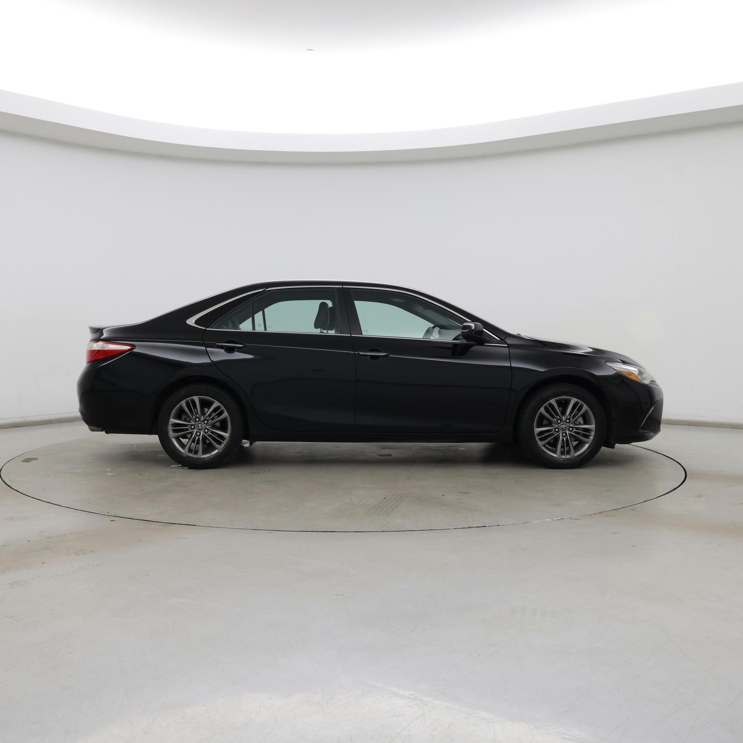 Thumbnail: 2017 Toyota Camry - 7