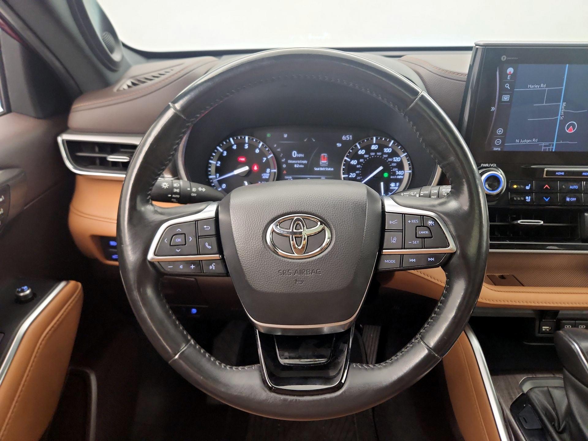 Thumbnail: 2020 Toyota Highlander - 10