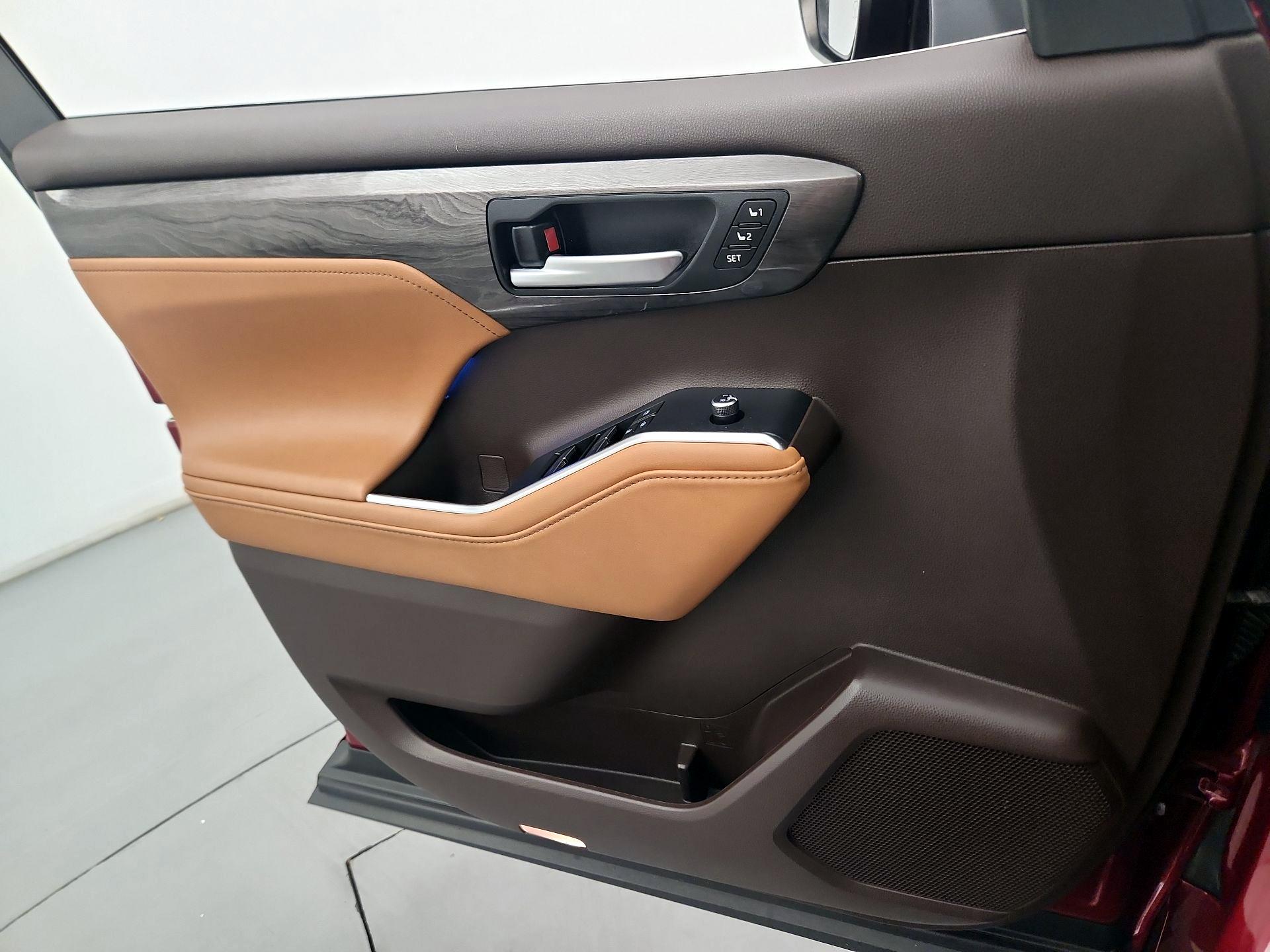 Thumbnail: 2020 Toyota Highlander - 12