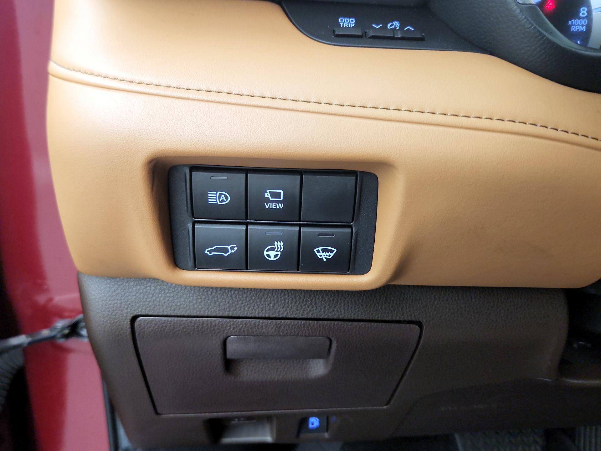 Thumbnail: 2020 Toyota Highlander - 13