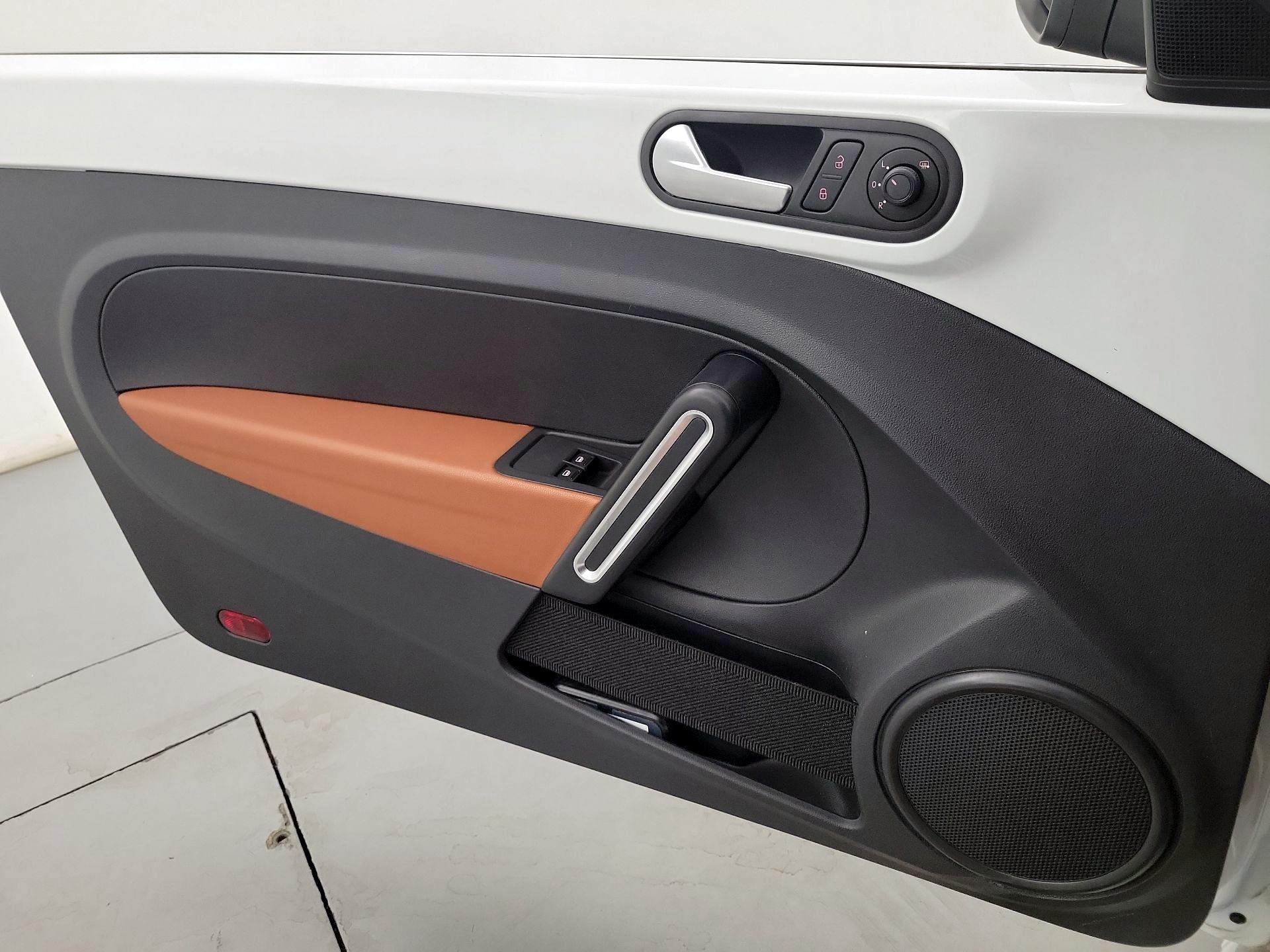 Thumbnail: 2017 Volkswagen Beetle - 12