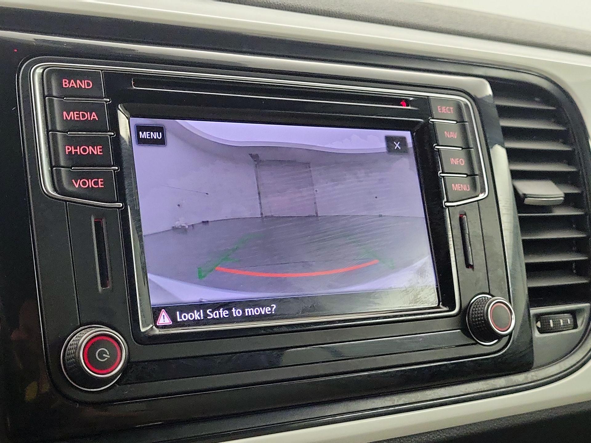 Thumbnail: 2017 Volkswagen Beetle - 15