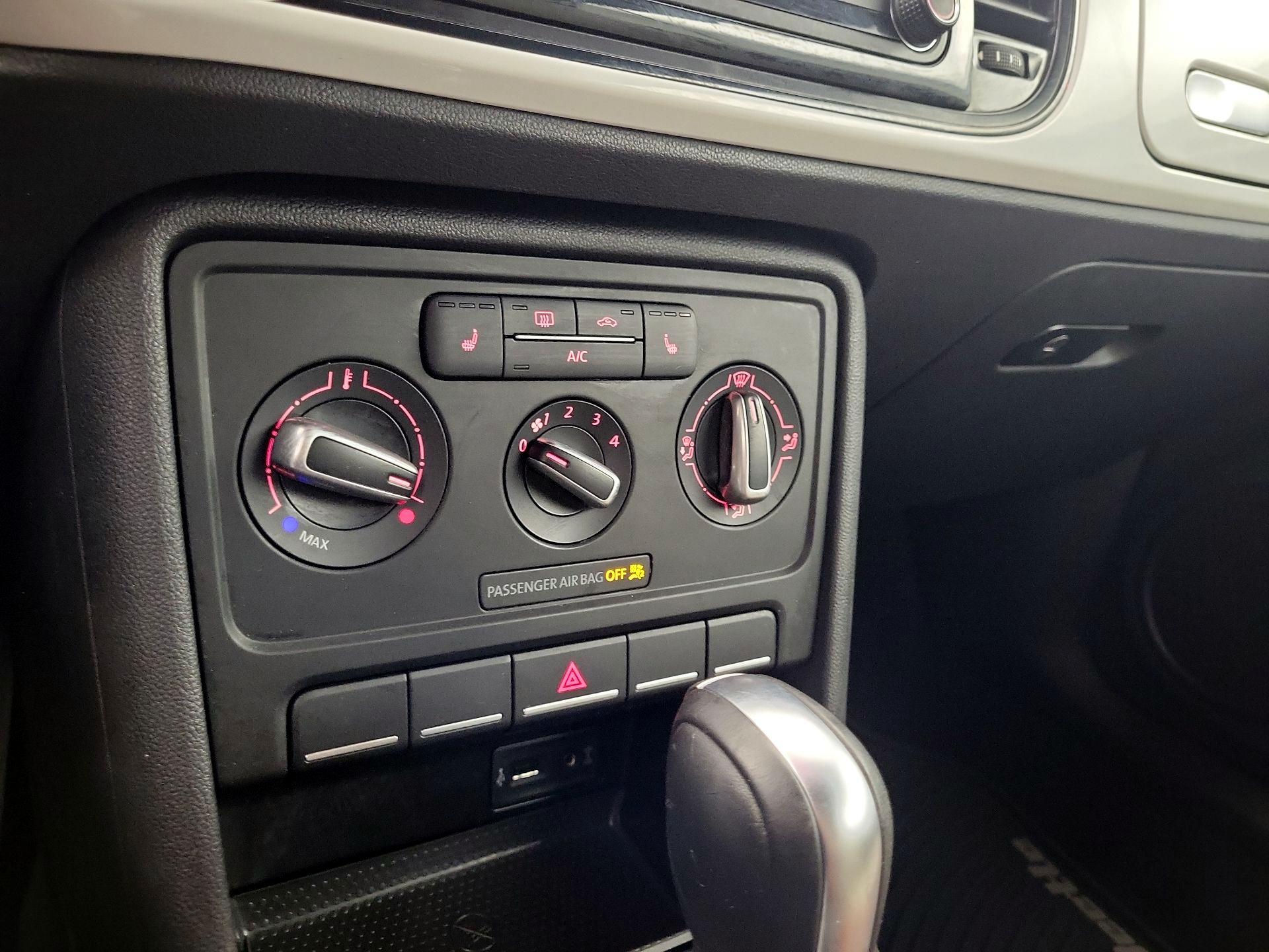 Thumbnail: 2017 Volkswagen Beetle - 17