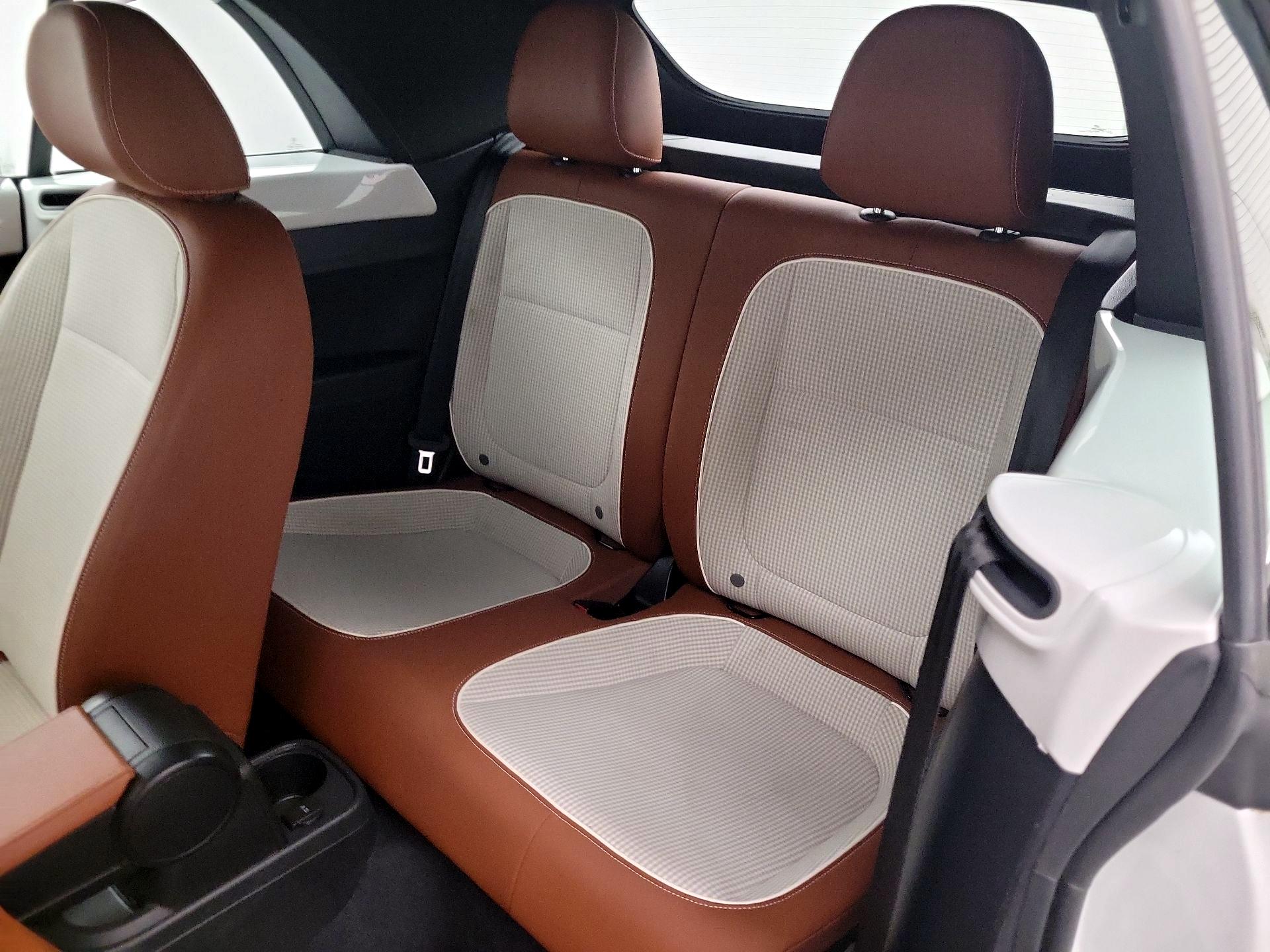 Thumbnail: 2017 Volkswagen Beetle - 20