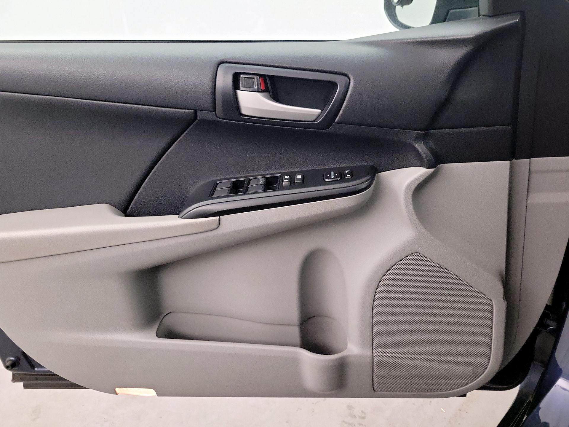 Thumbnail: 2014 Toyota Camry - 12