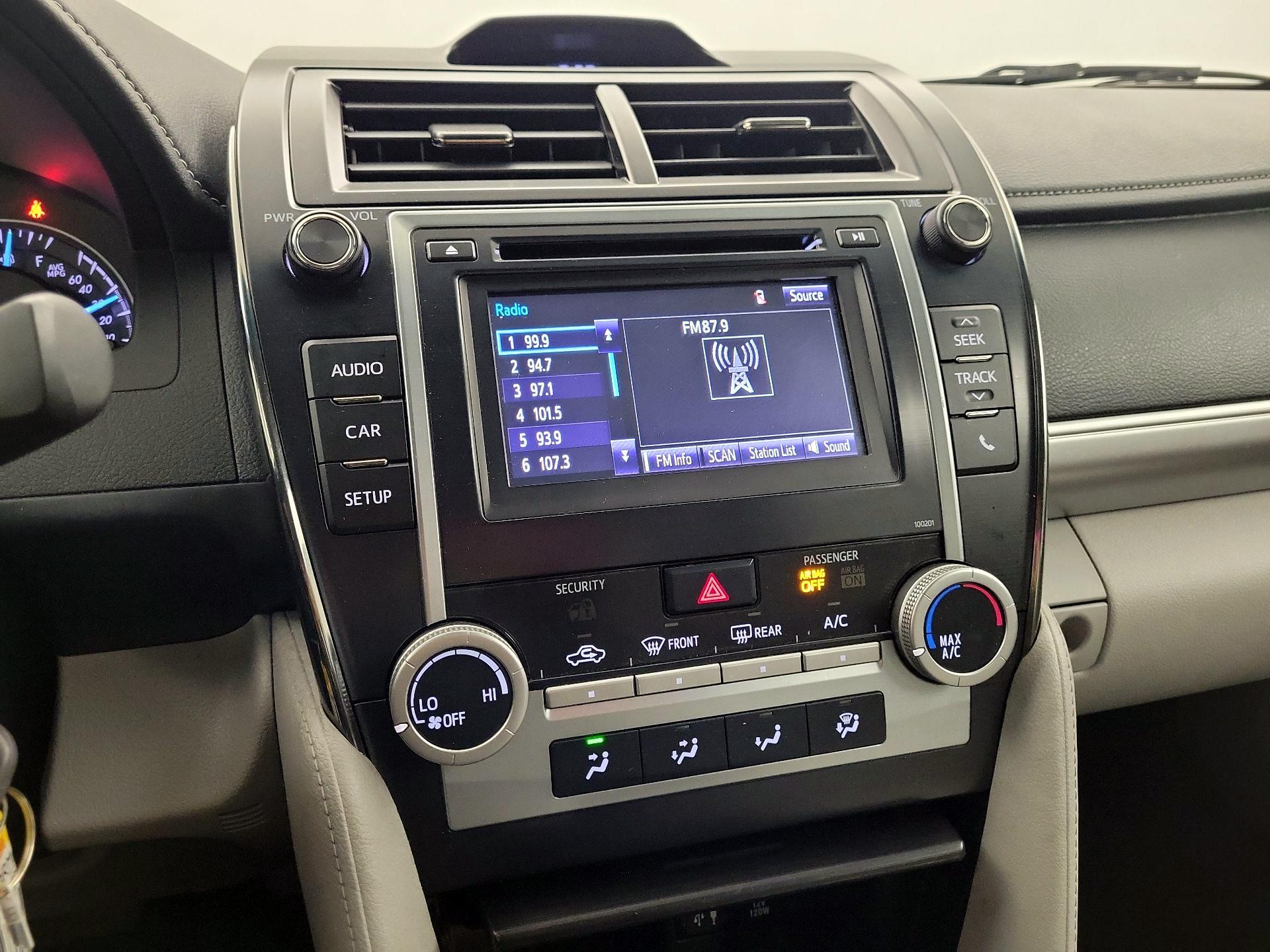 Thumbnail: 2014 Toyota Camry - 15