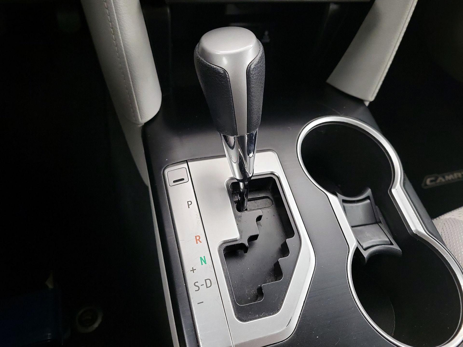 Thumbnail: 2014 Toyota Camry - 16