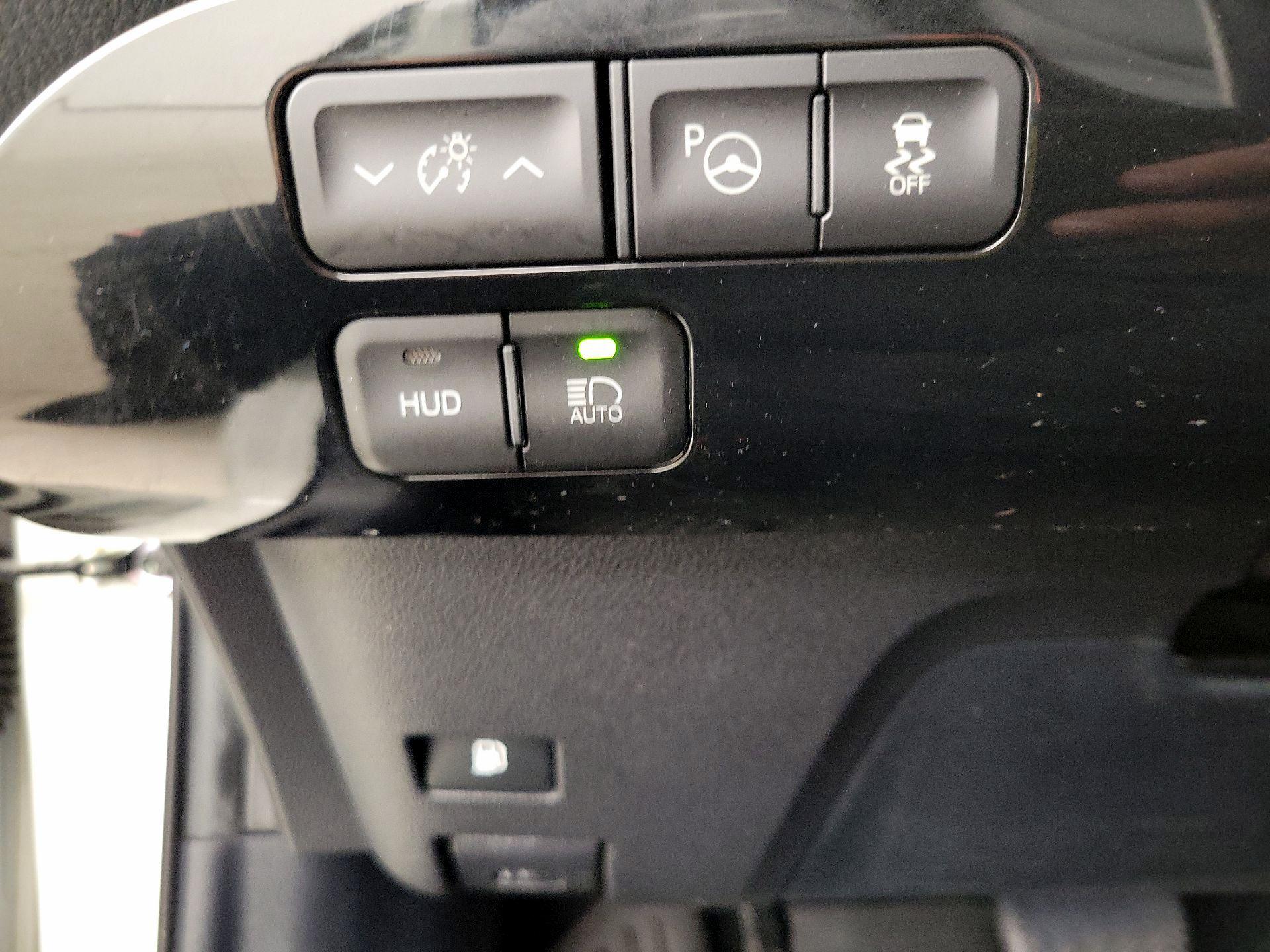 Thumbnail: 2017 Toyota Prius - 13