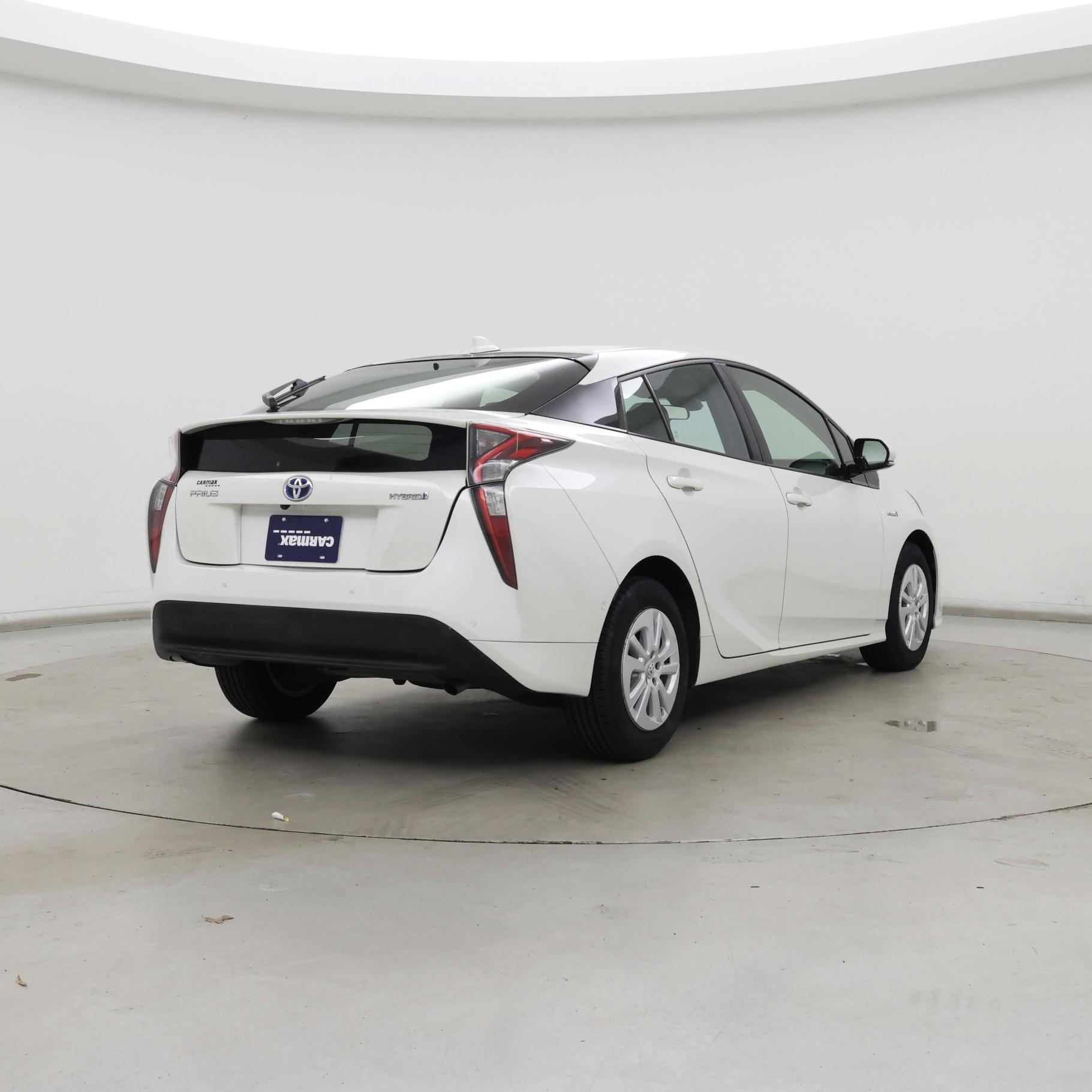 Thumbnail: 2017 Toyota Prius - 8