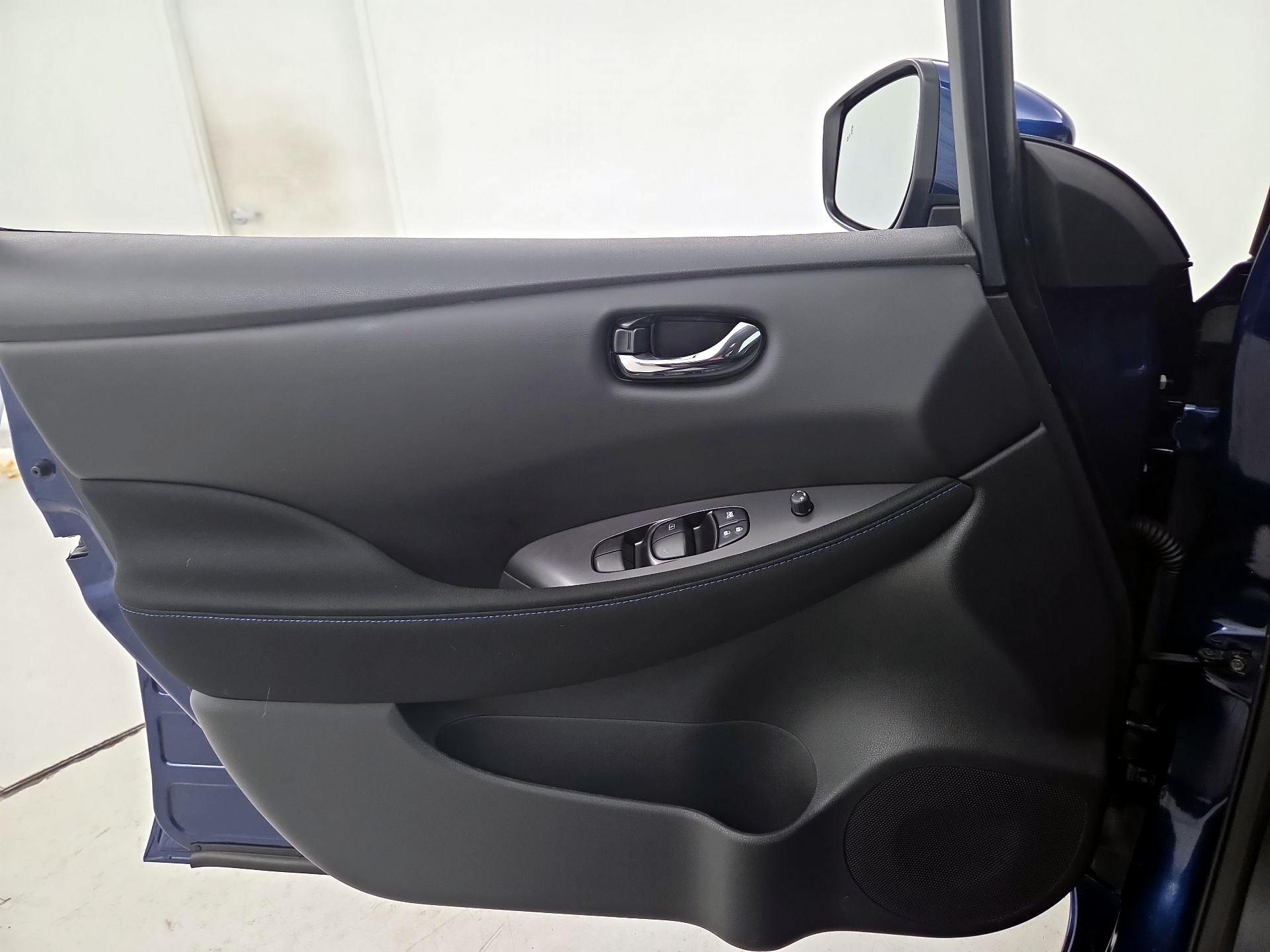 Thumbnail: 2023 Nissan Leaf - 12