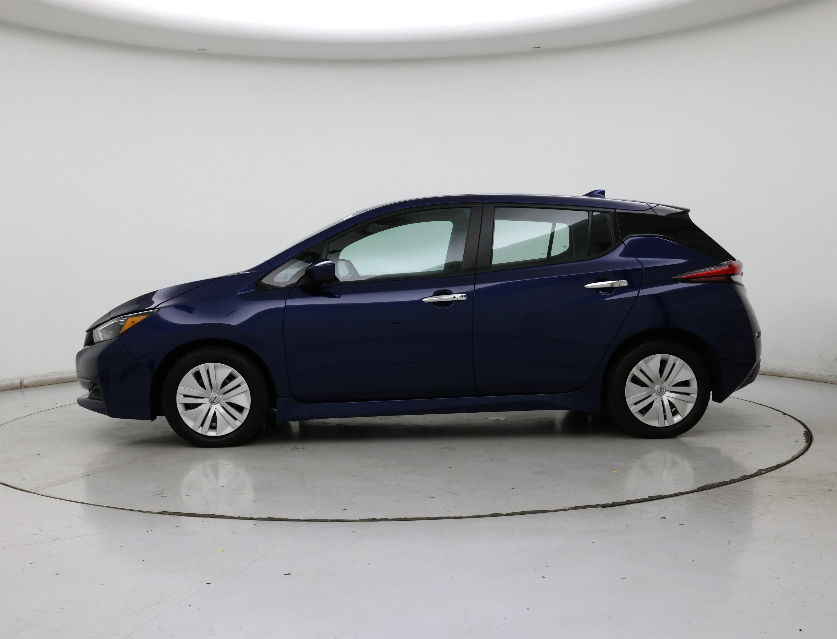 Thumbnail: 2023 Nissan Leaf - 3