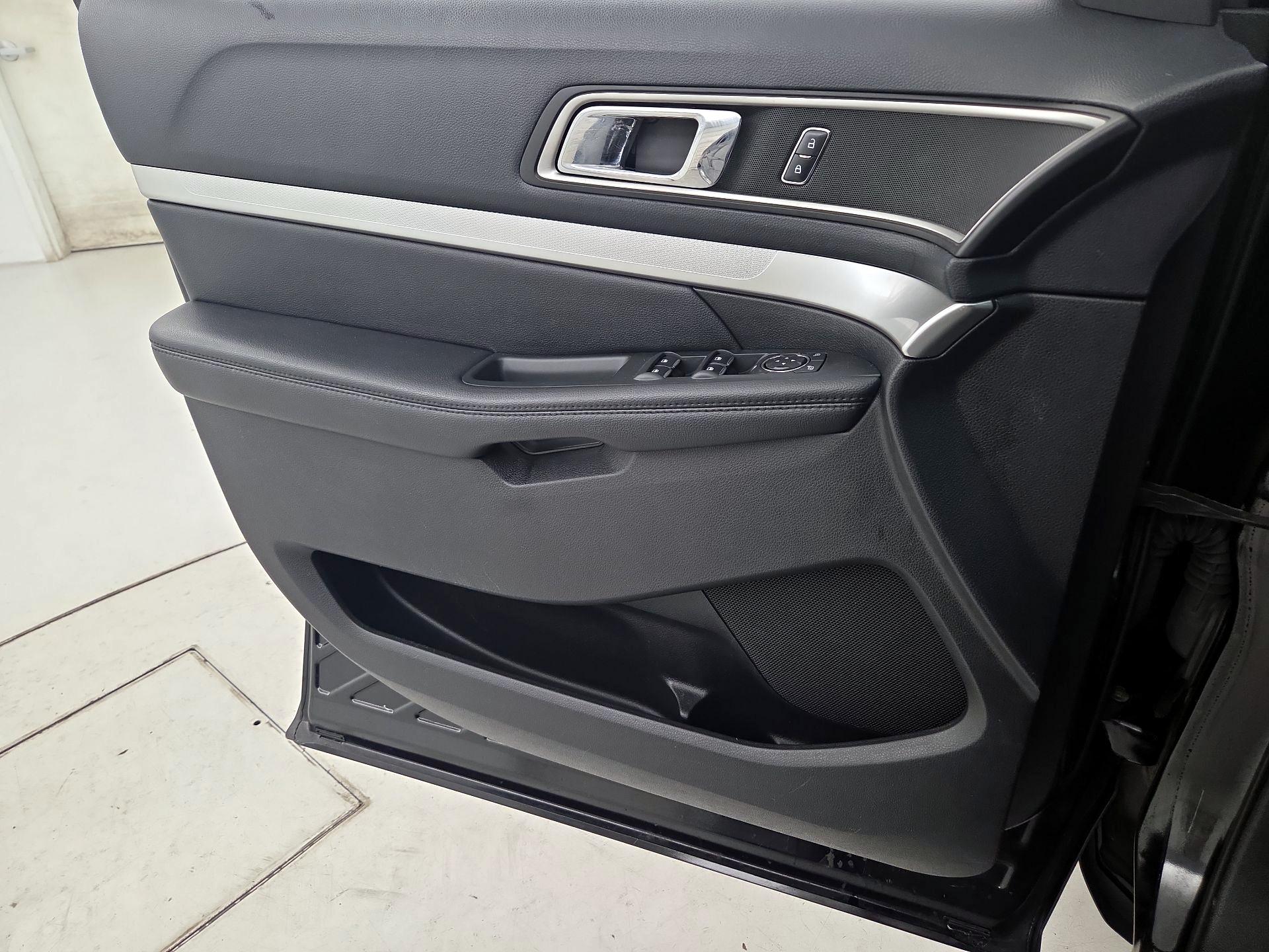 Thumbnail: 2016 Ford Explorer - 12