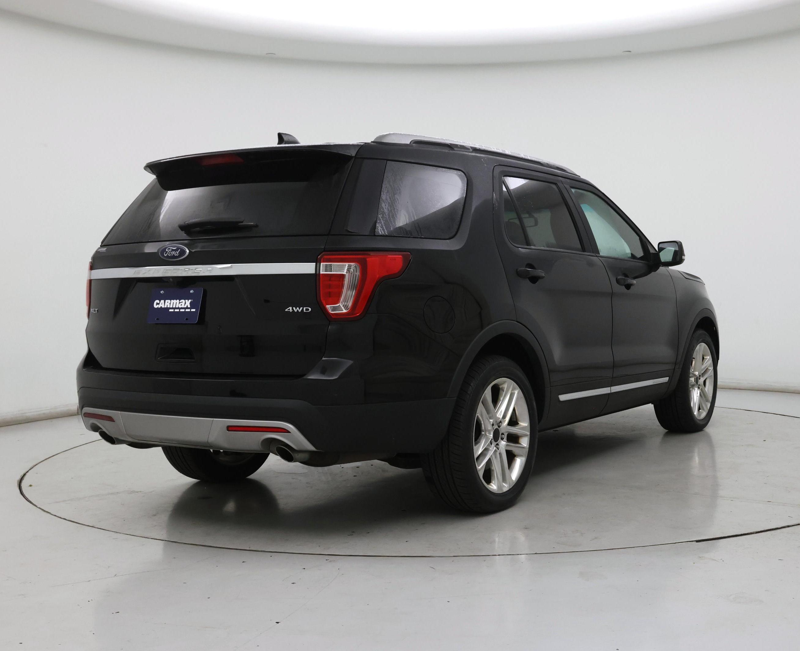Thumbnail: 2016 Ford Explorer - 8