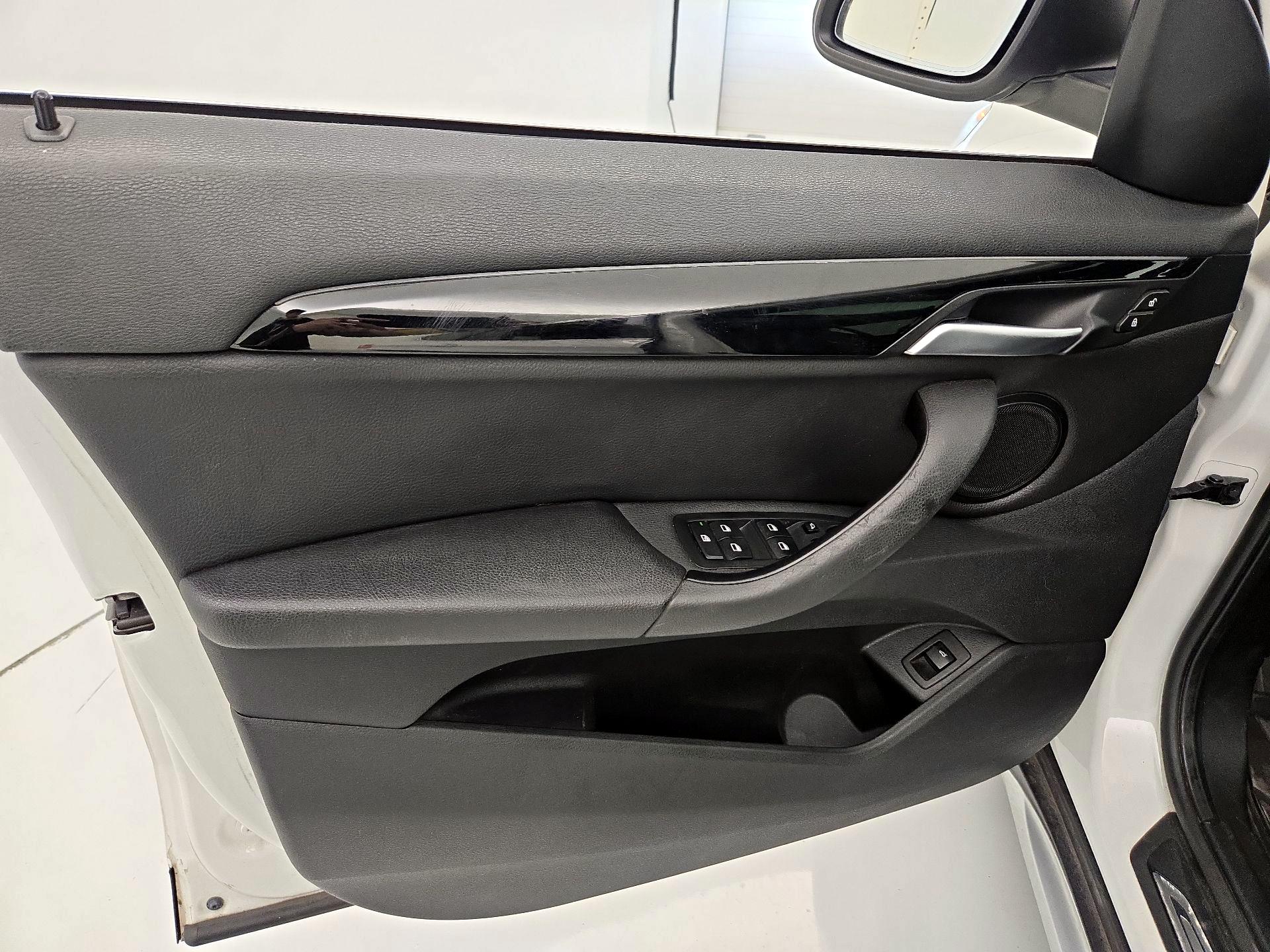 Thumbnail: 2016 BMW X1 - 12