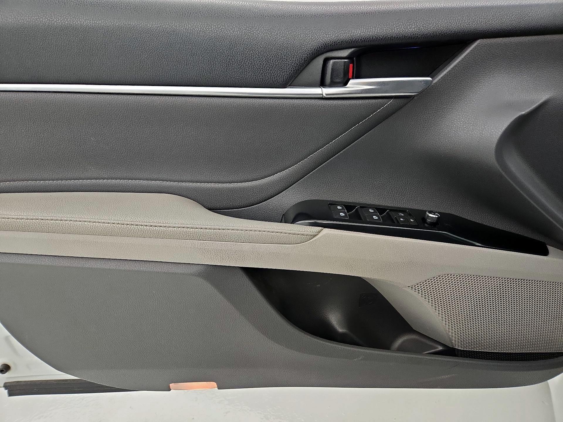 Thumbnail: 2018 Toyota Camry - 12