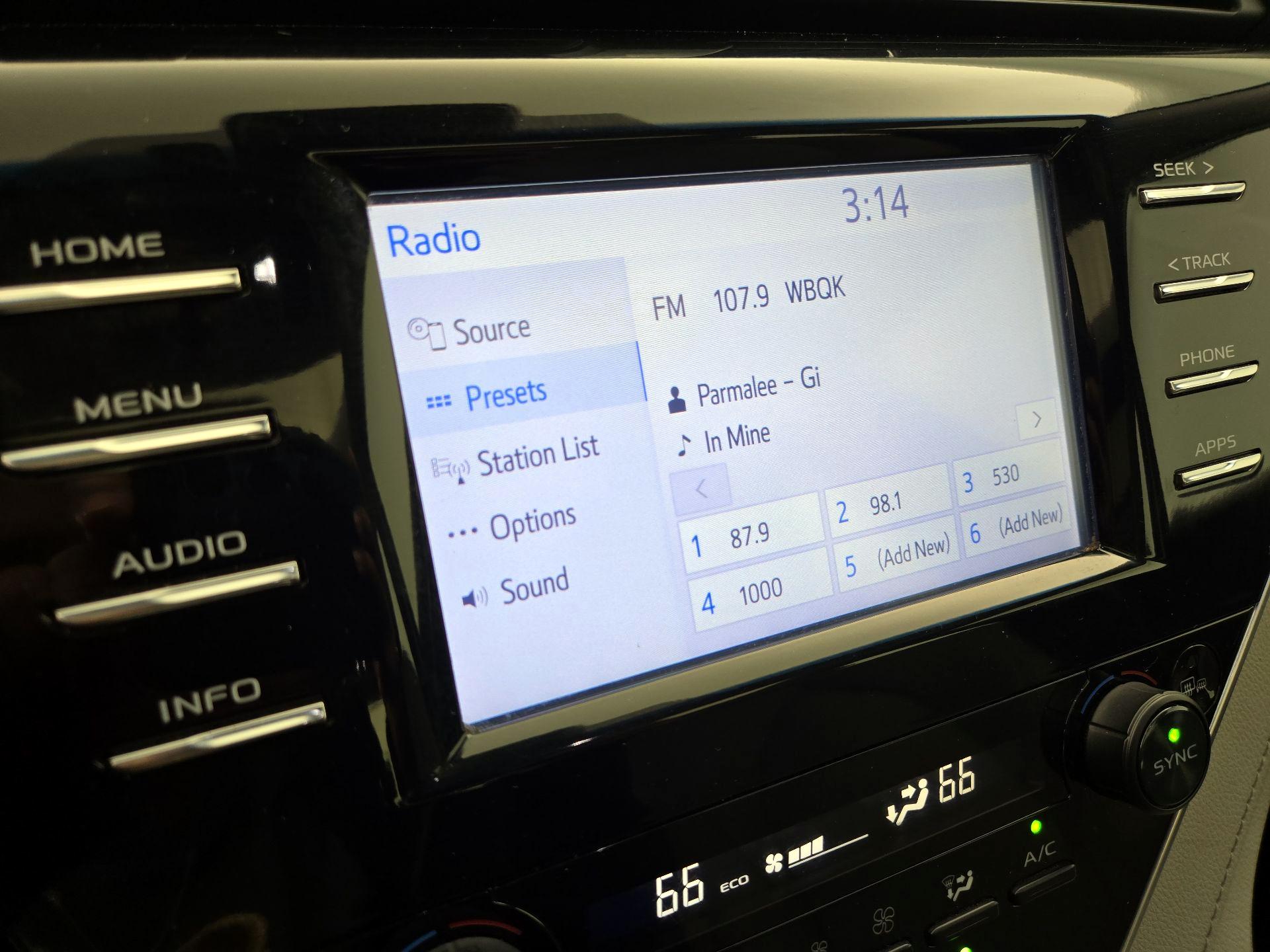 Thumbnail: 2018 Toyota Camry - 15