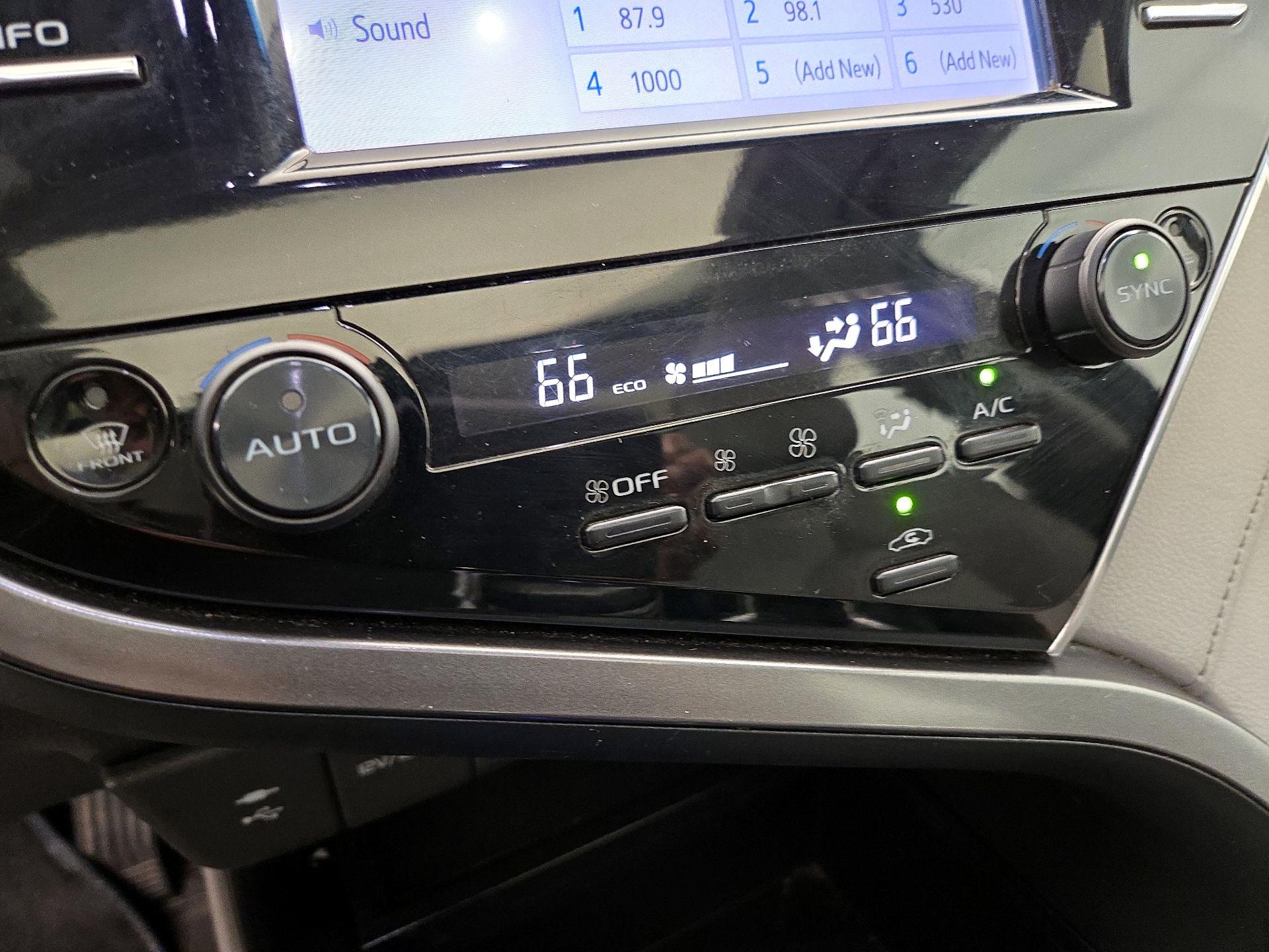 Thumbnail: 2018 Toyota Camry - 16