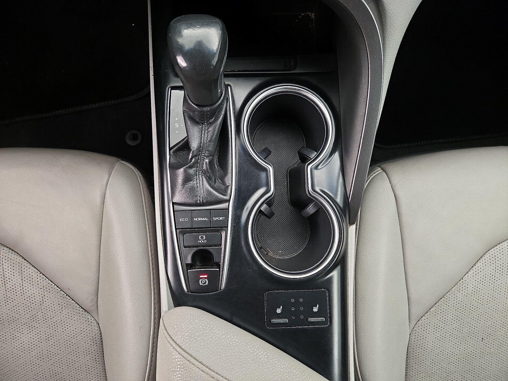 Thumbnail: 2018 Toyota Camry - 17