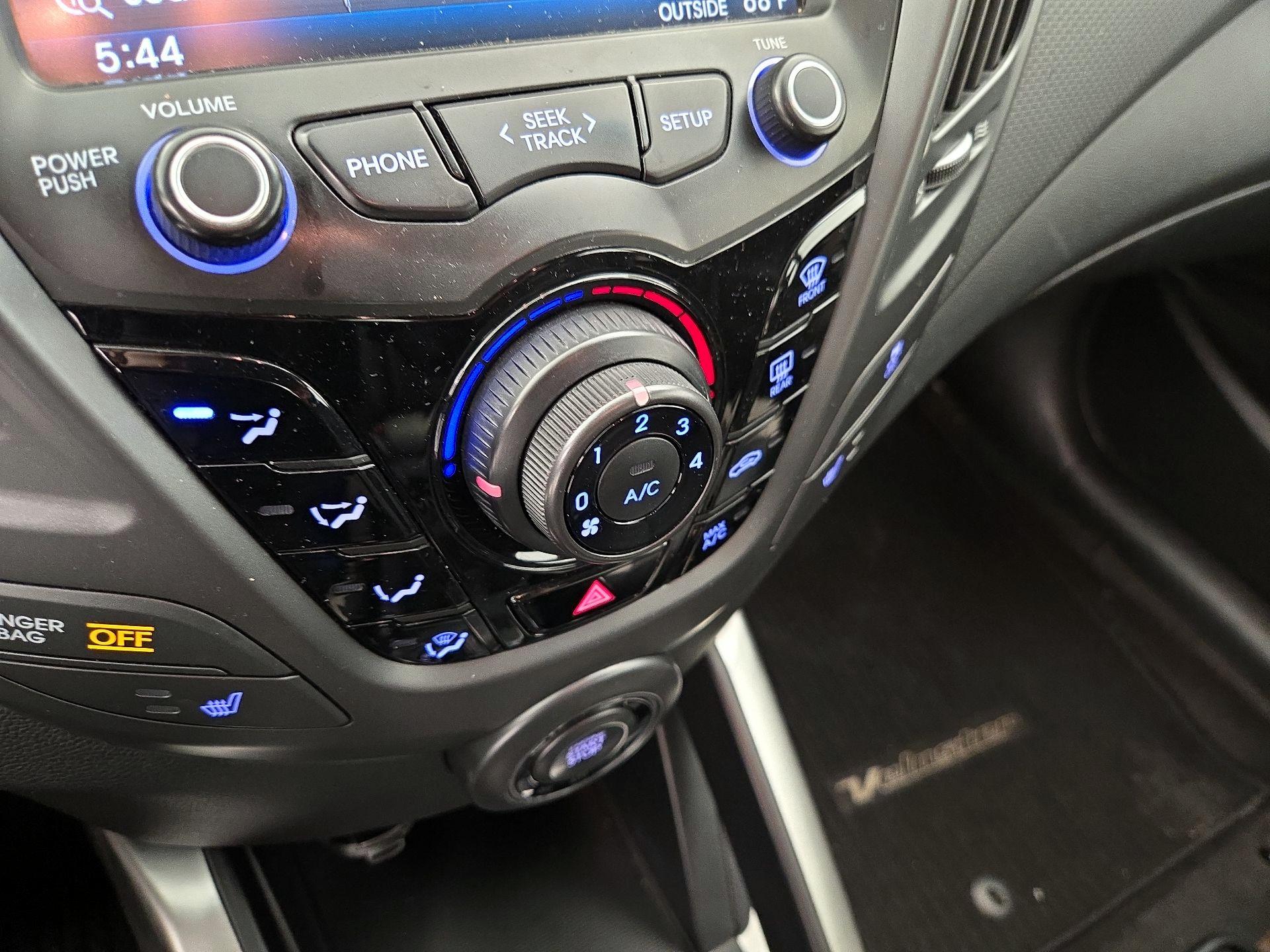 Thumbnail: 2015 Hyundai Veloster - 16