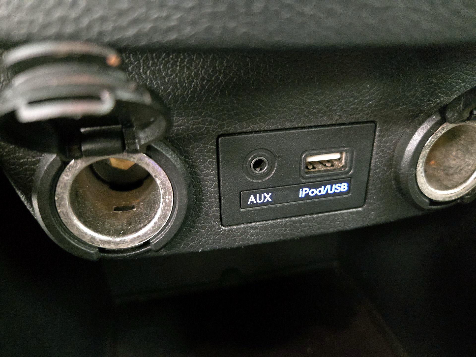 Thumbnail: 2015 Hyundai Veloster - 18