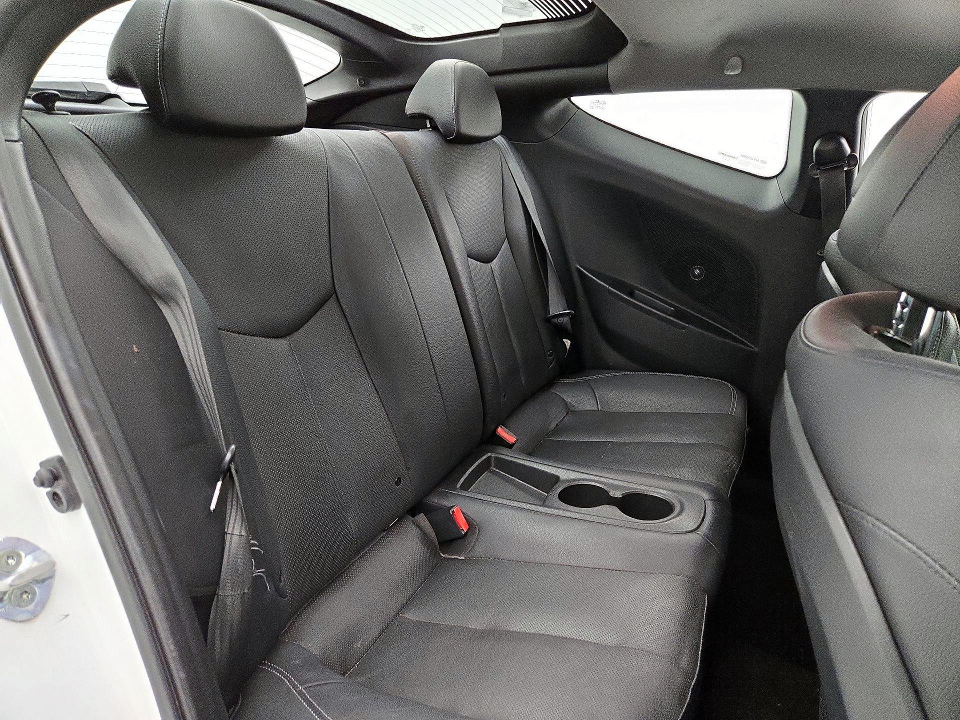 Thumbnail: 2015 Hyundai Veloster - 19