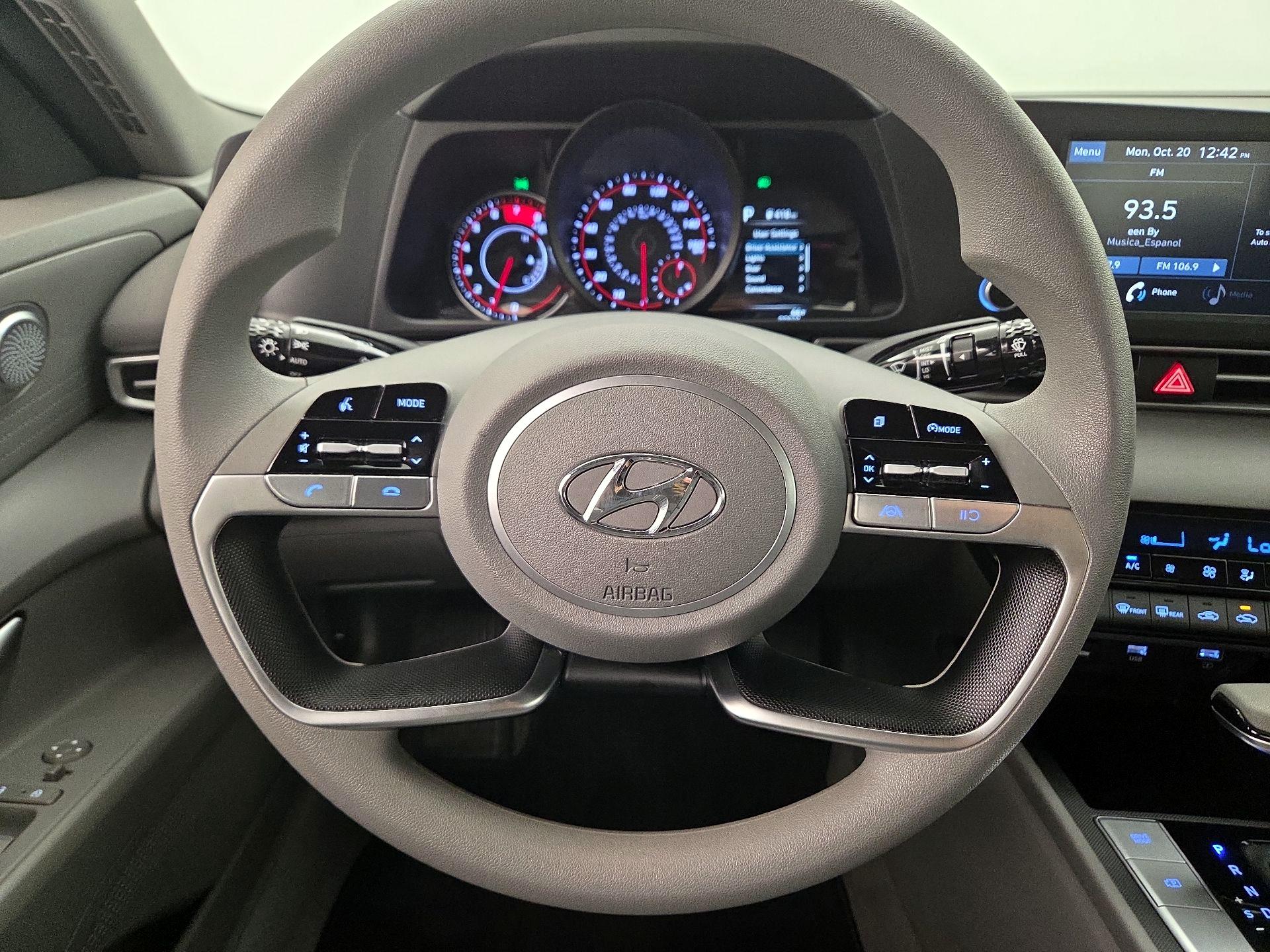 Thumbnail: 2022 Hyundai Elantra - 10