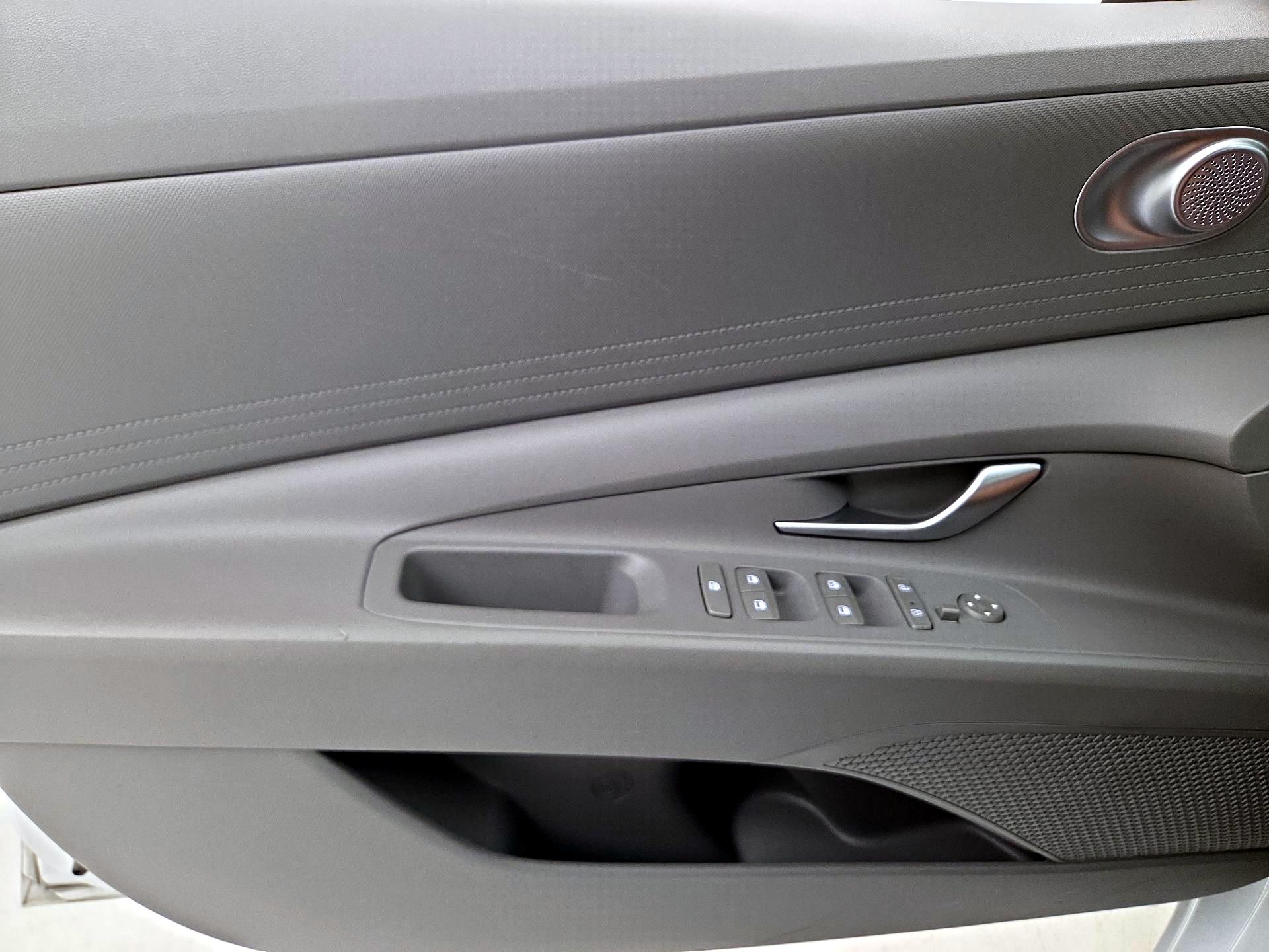 Thumbnail: 2022 Hyundai Elantra - 12