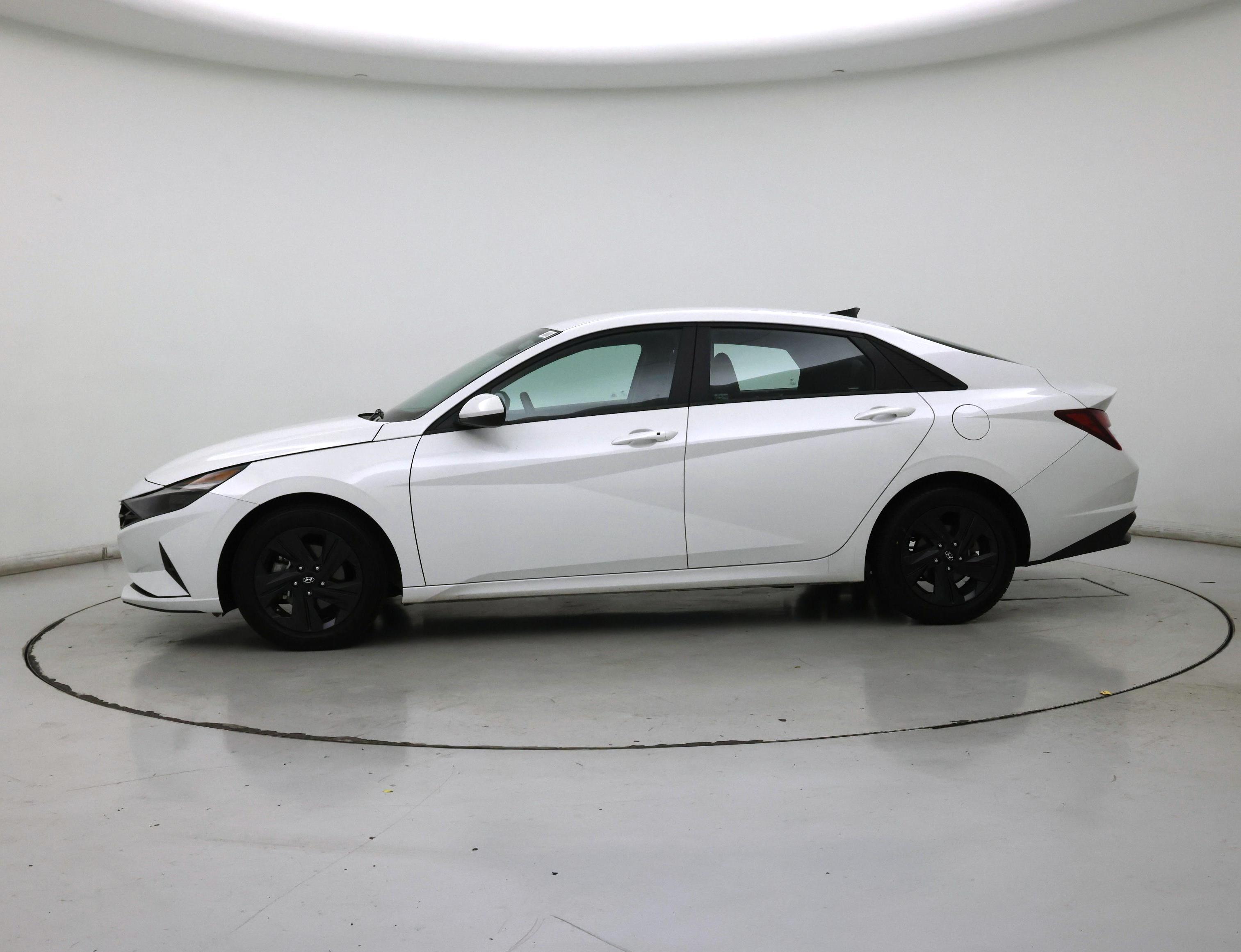 Thumbnail: 2022 Hyundai Elantra - 3