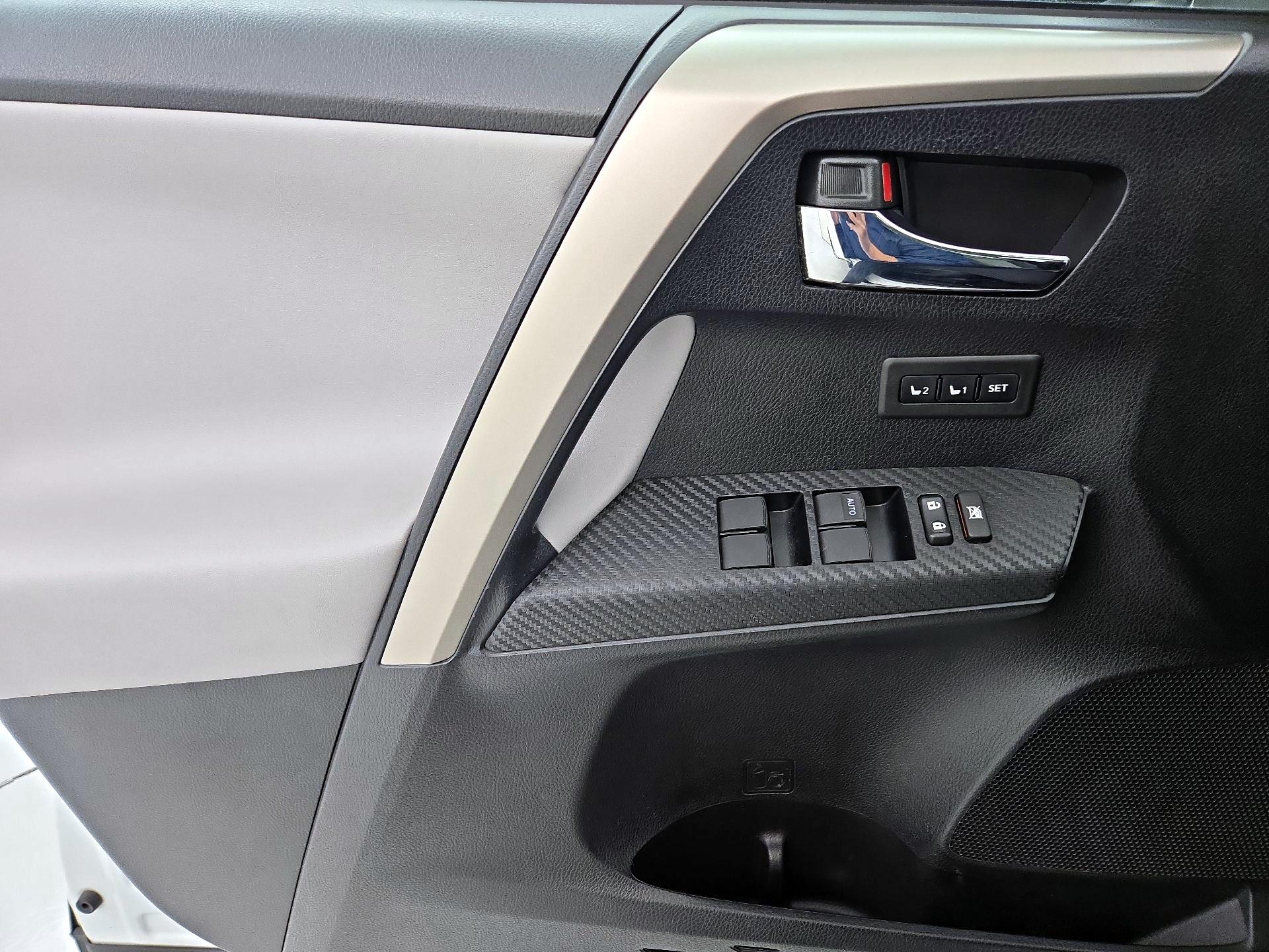 Thumbnail: 2014 Toyota RAV4 - 12