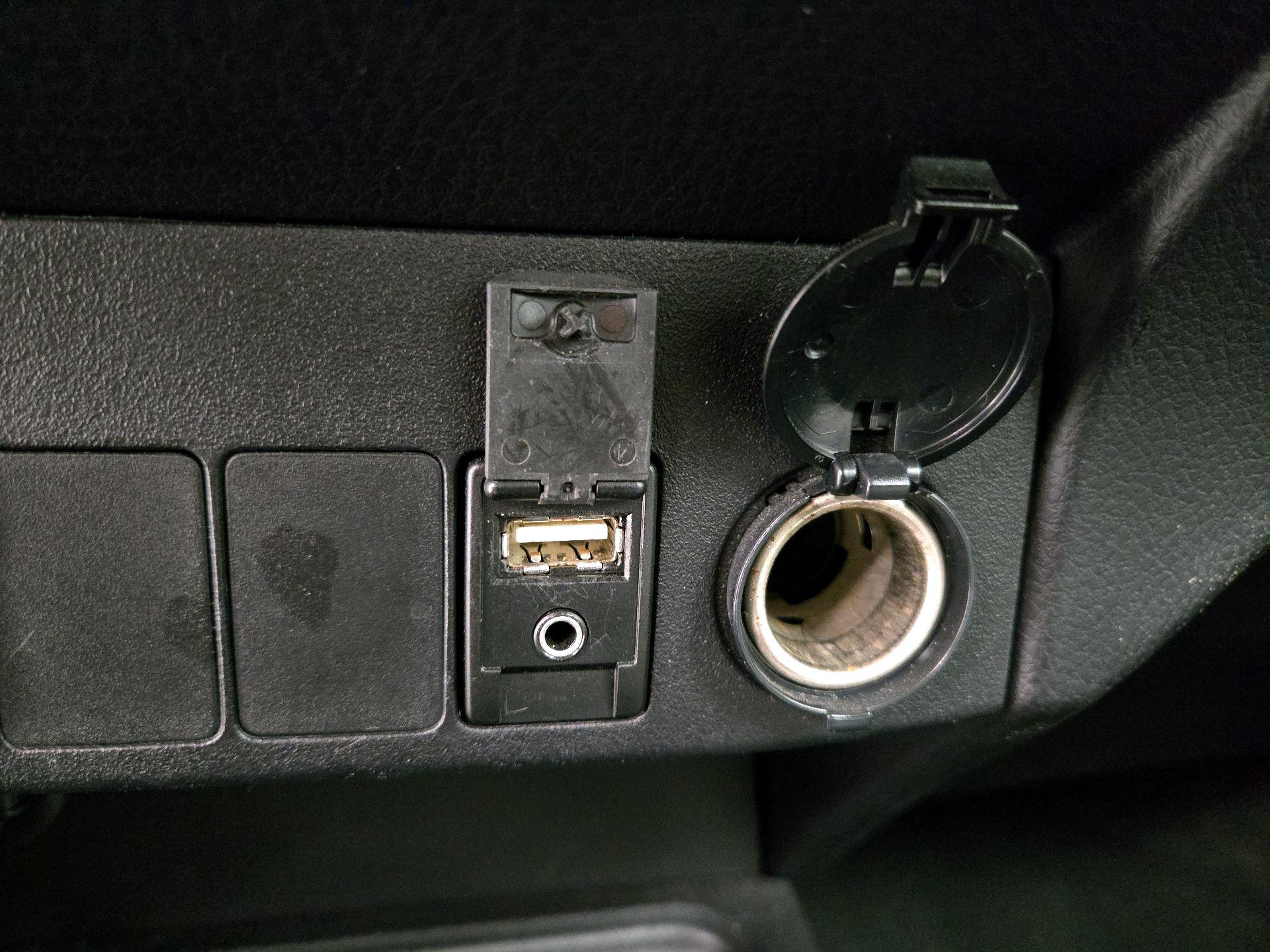 Thumbnail: 2014 Toyota RAV4 - 18