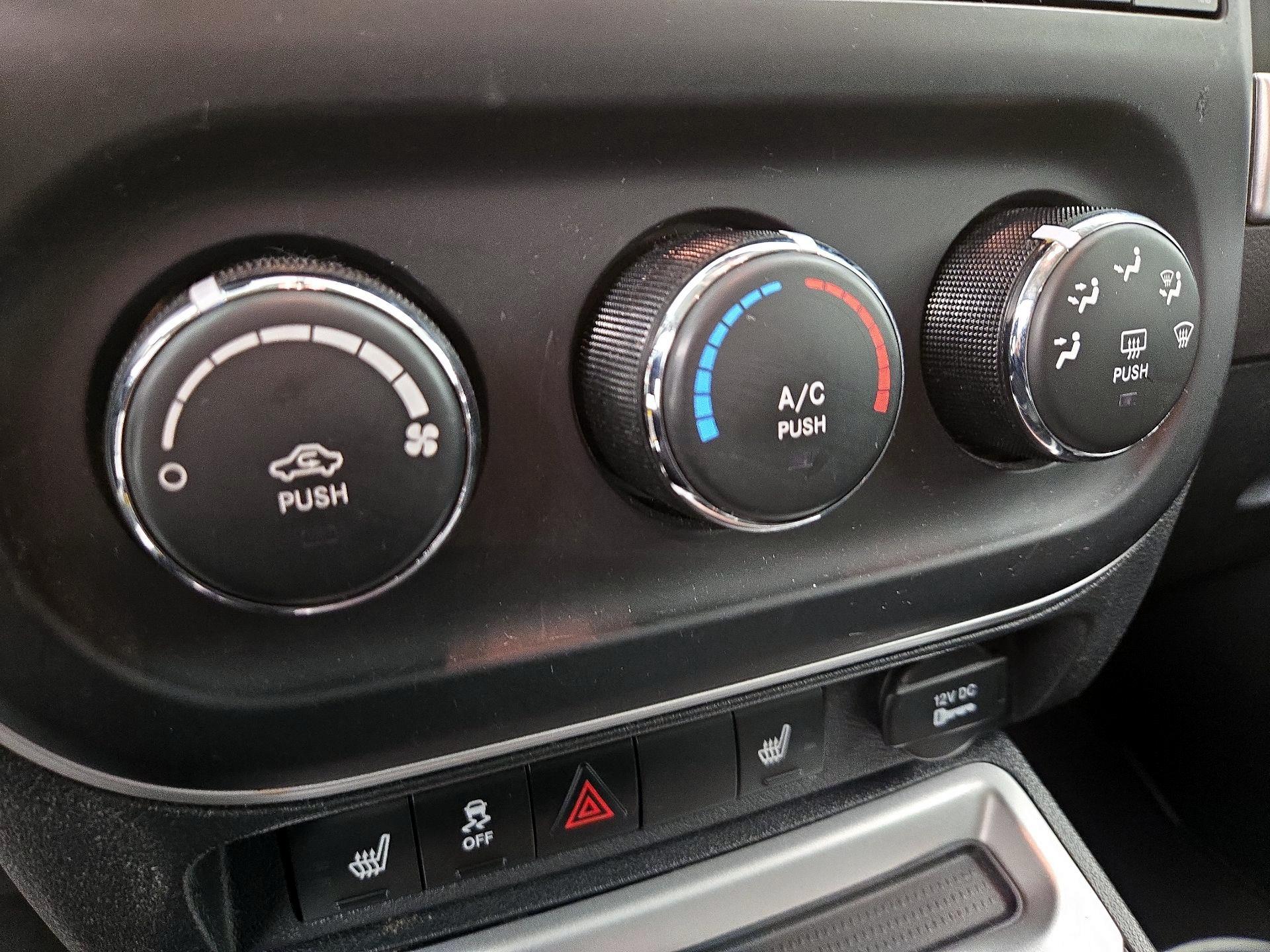 Thumbnail: 2016 Jeep Compass - 16