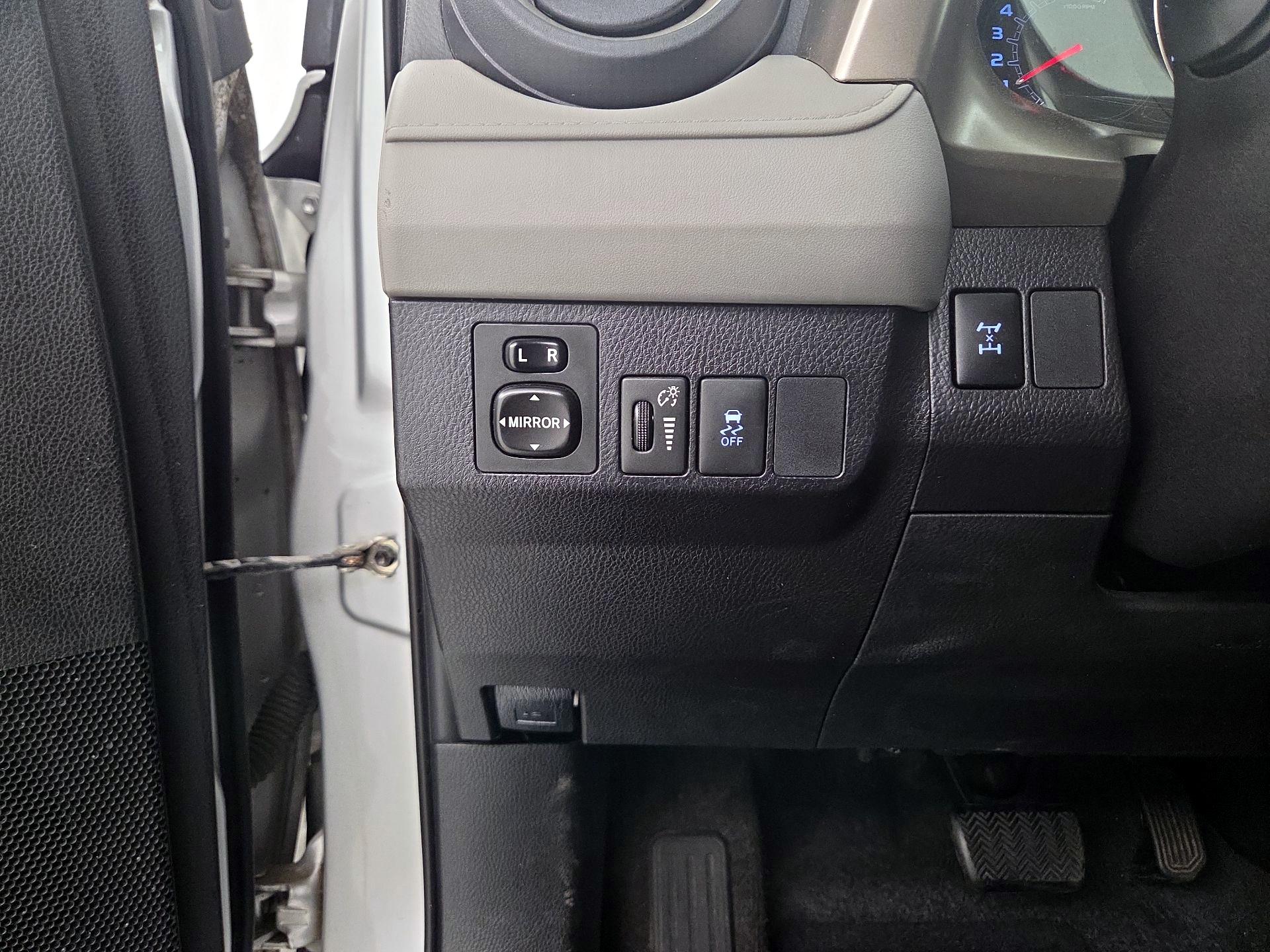 Thumbnail: 2014 Toyota RAV4 - 13