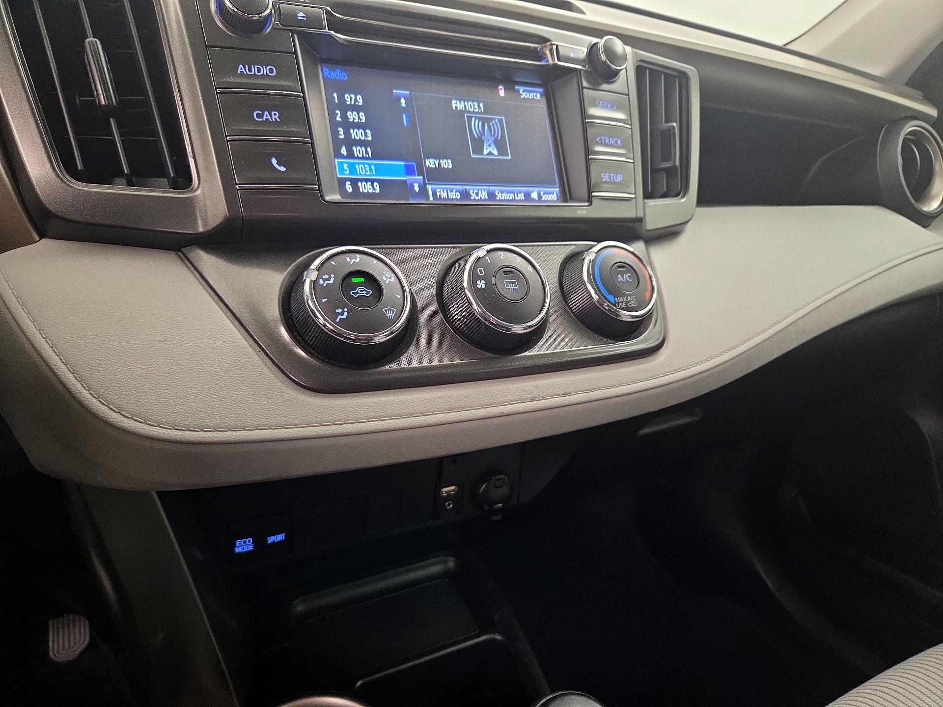 Thumbnail: 2014 Toyota RAV4 - 16