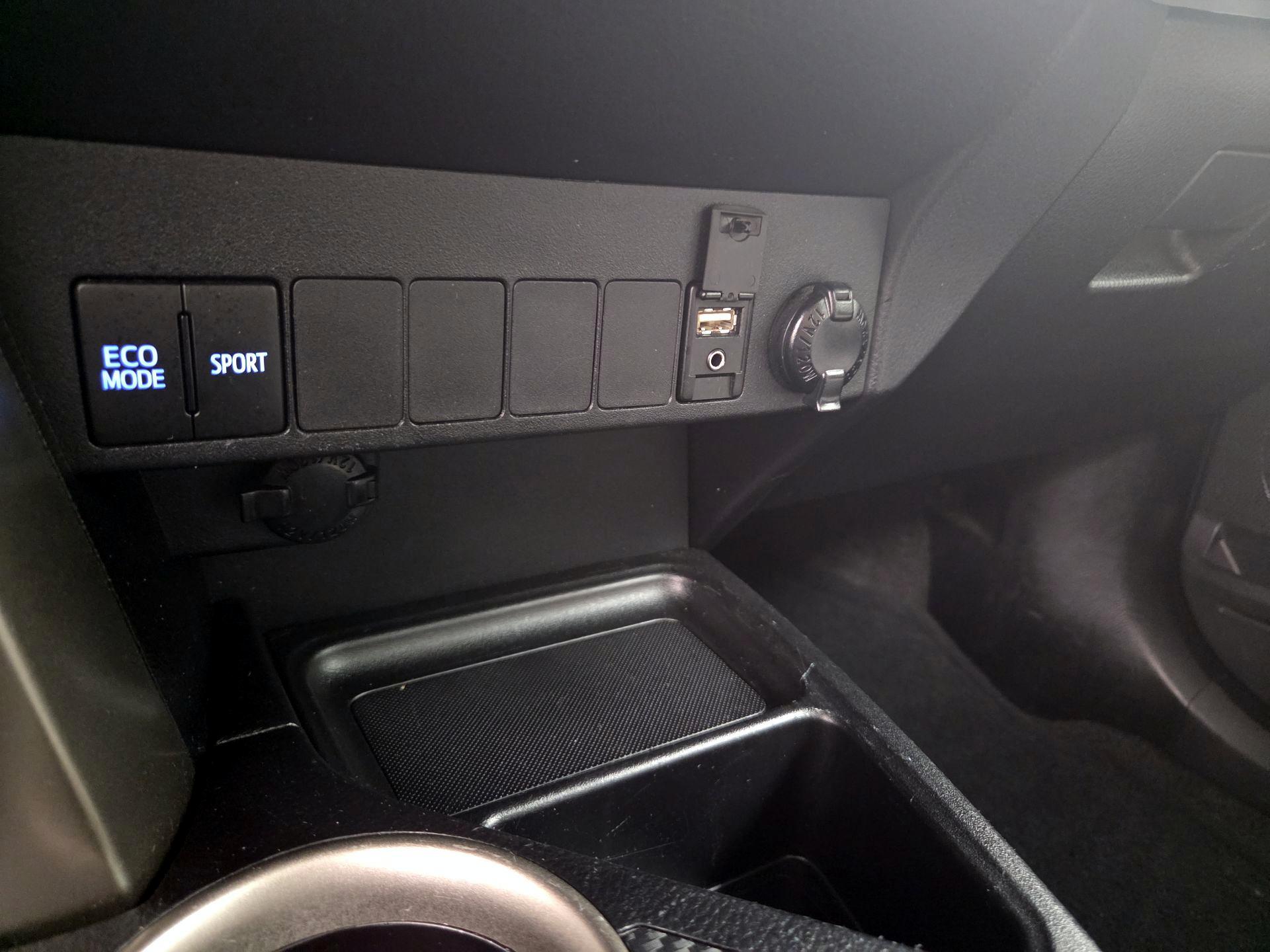 Thumbnail: 2014 Toyota RAV4 - 18