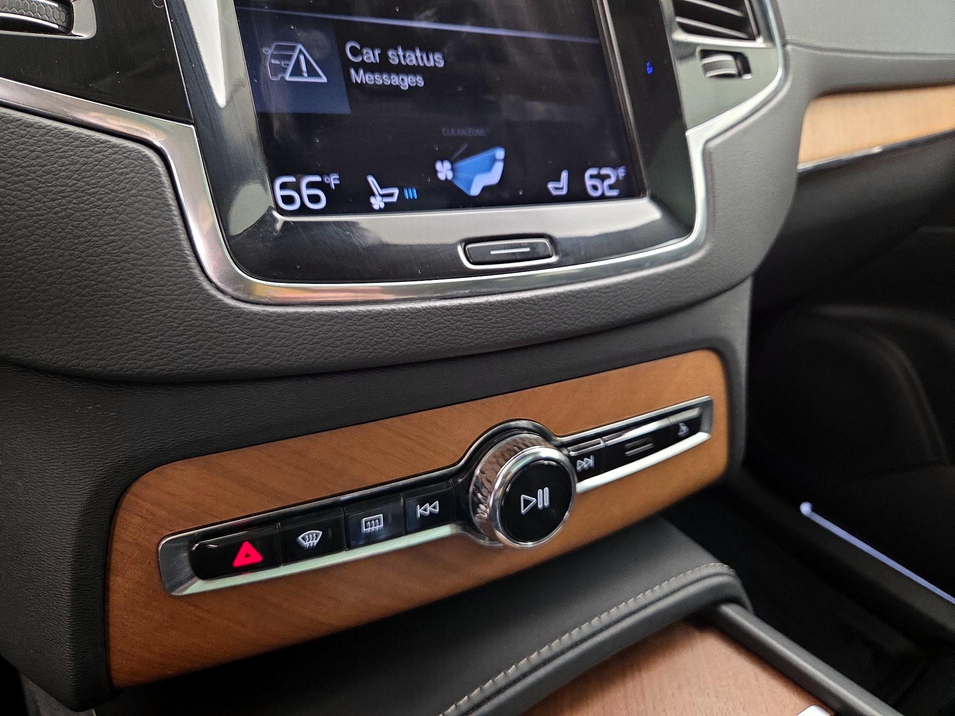 Thumbnail: 2020 Volvo XC90 - 17