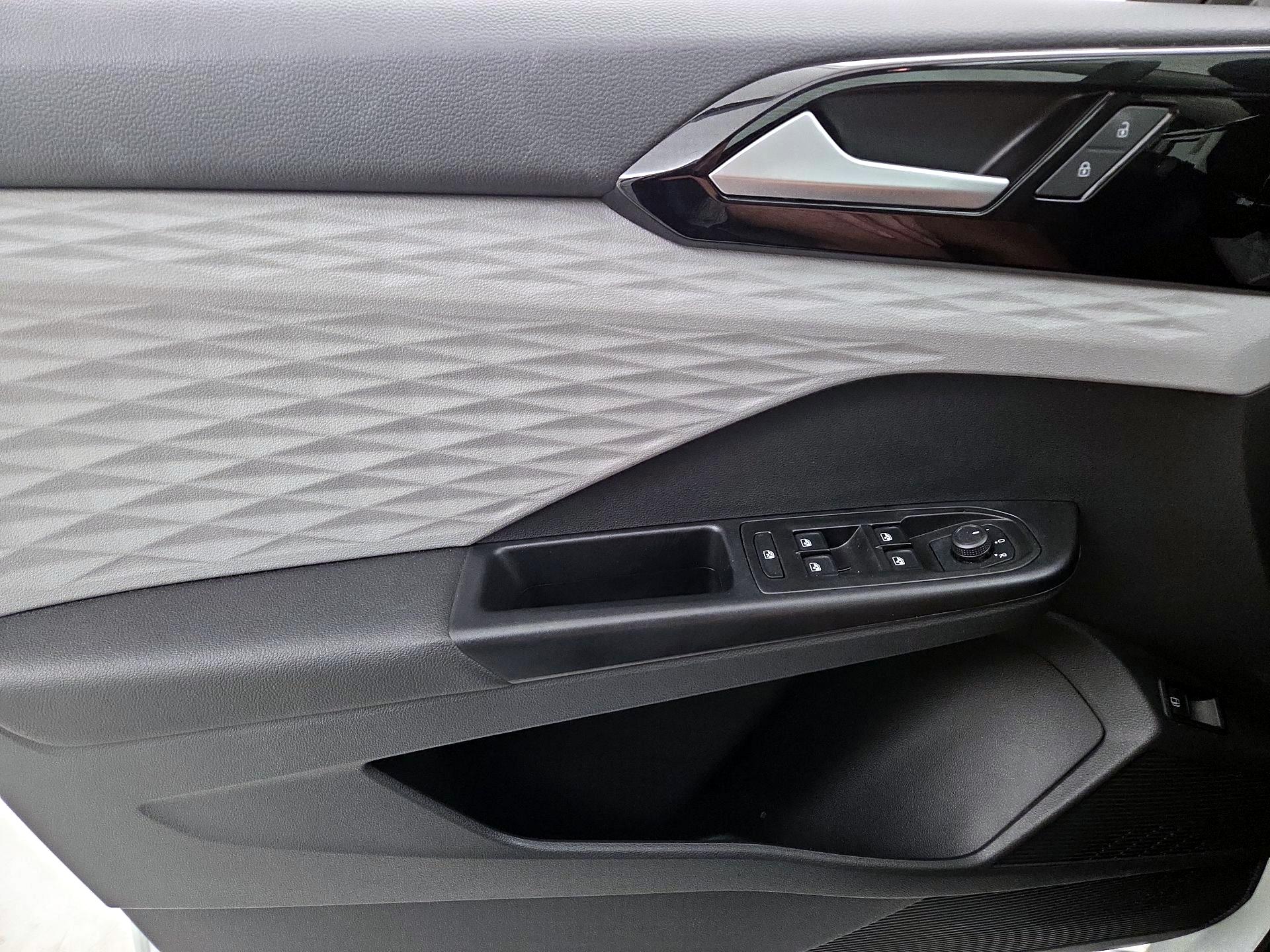 Thumbnail: 2023 Volkswagen Taos - 12