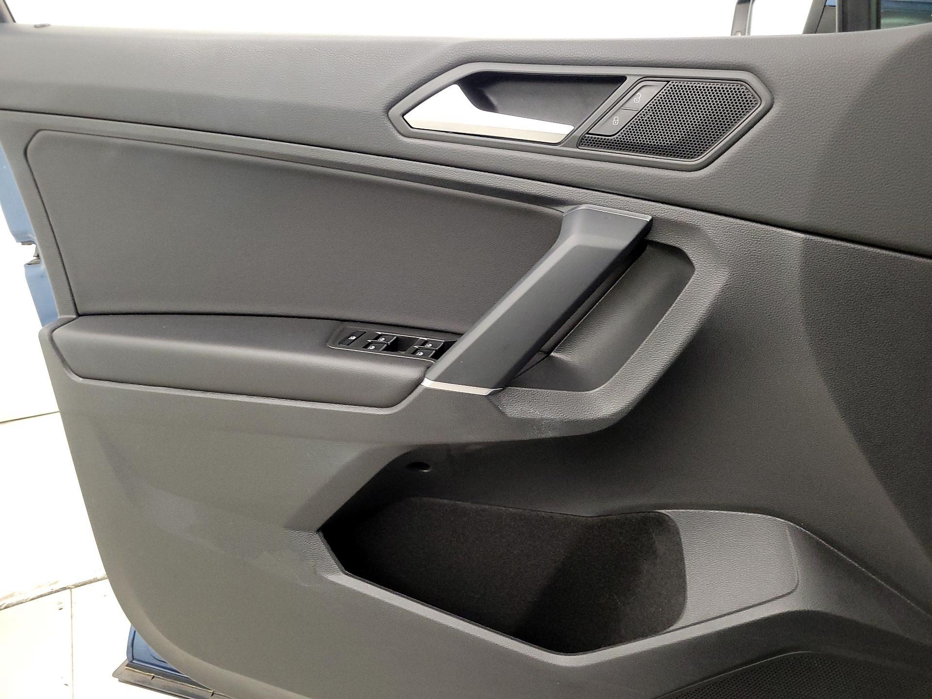 Thumbnail: 2020 Volkswagen Tiguan - 12