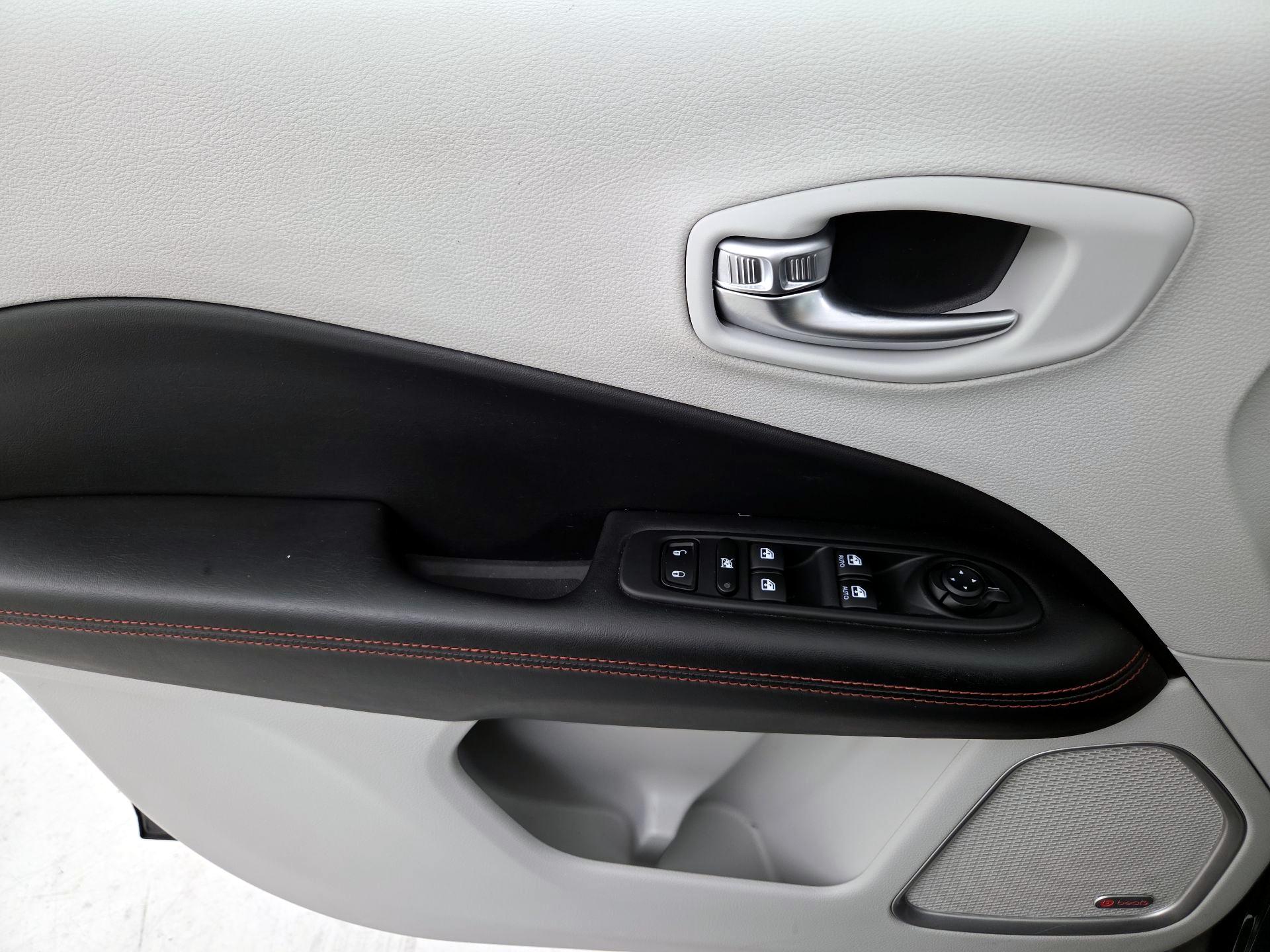 Thumbnail: 2018 Jeep Compass - 12